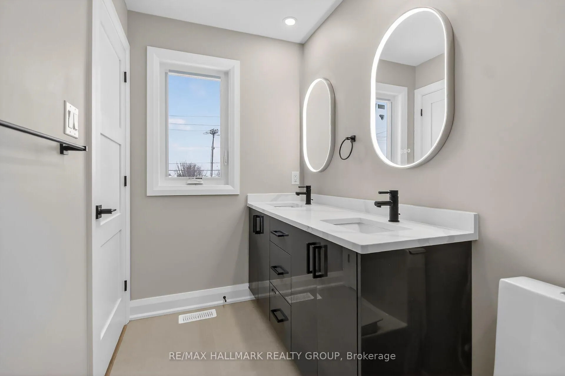 Photo 33 of 76 Burnett's Grove Circle, Ottawa, Barrhaven - Pheasant Run — HOMEH