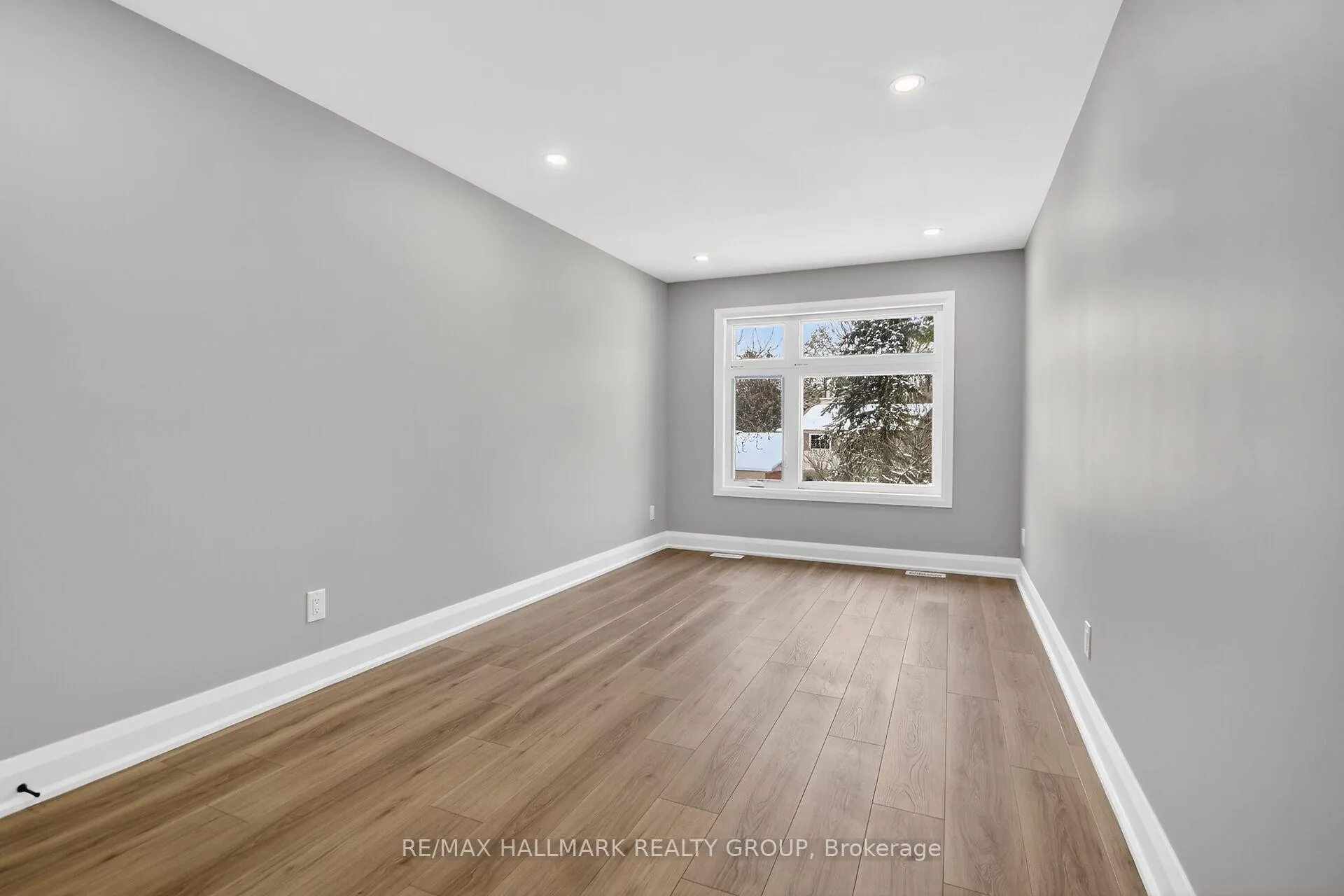 Photo 34 of 76 Burnett's Grove Circle, Ottawa, Barrhaven - Pheasant Run — HOMEH