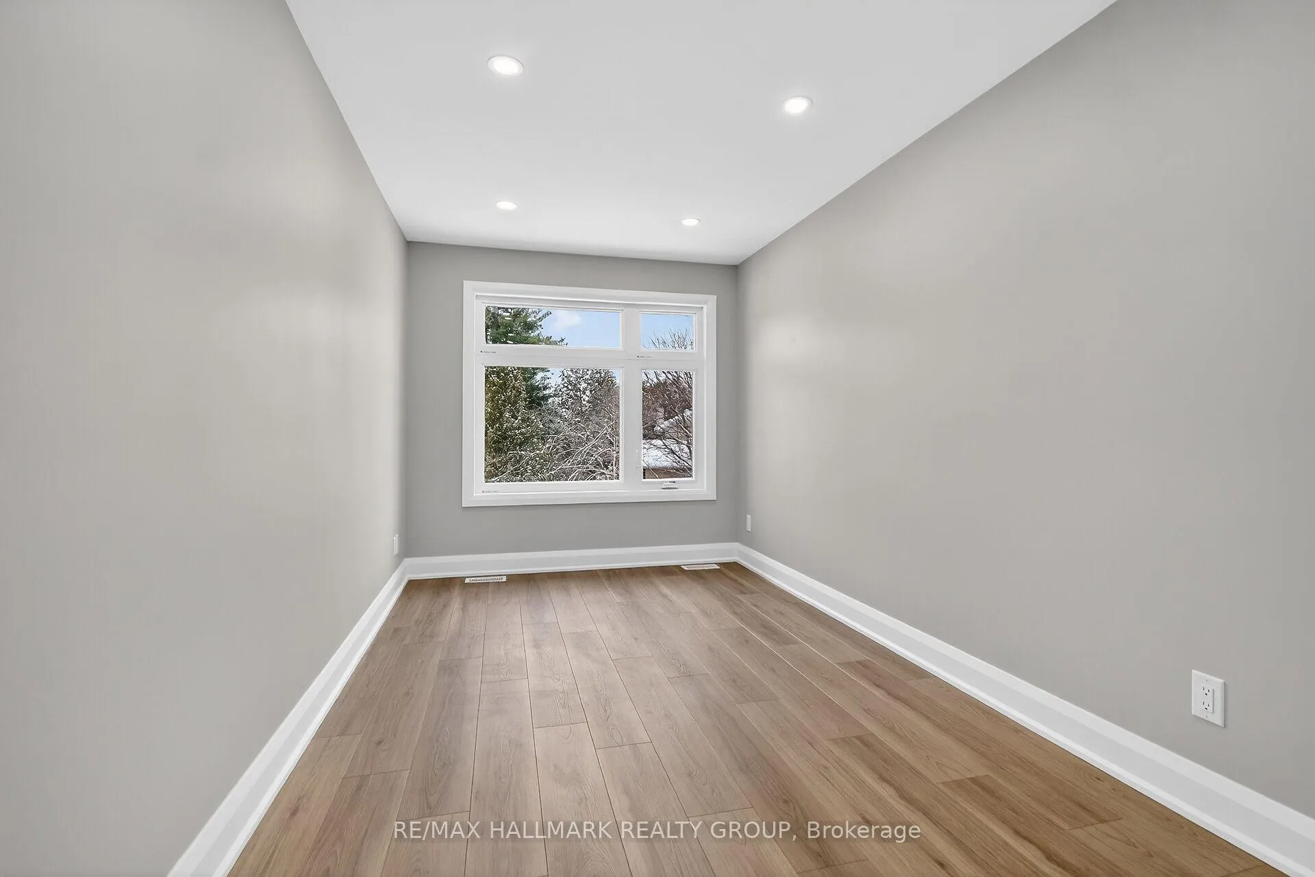 Photo 37 of 76 Burnett's Grove Circle, Ottawa, Barrhaven - Pheasant Run — HOMEH