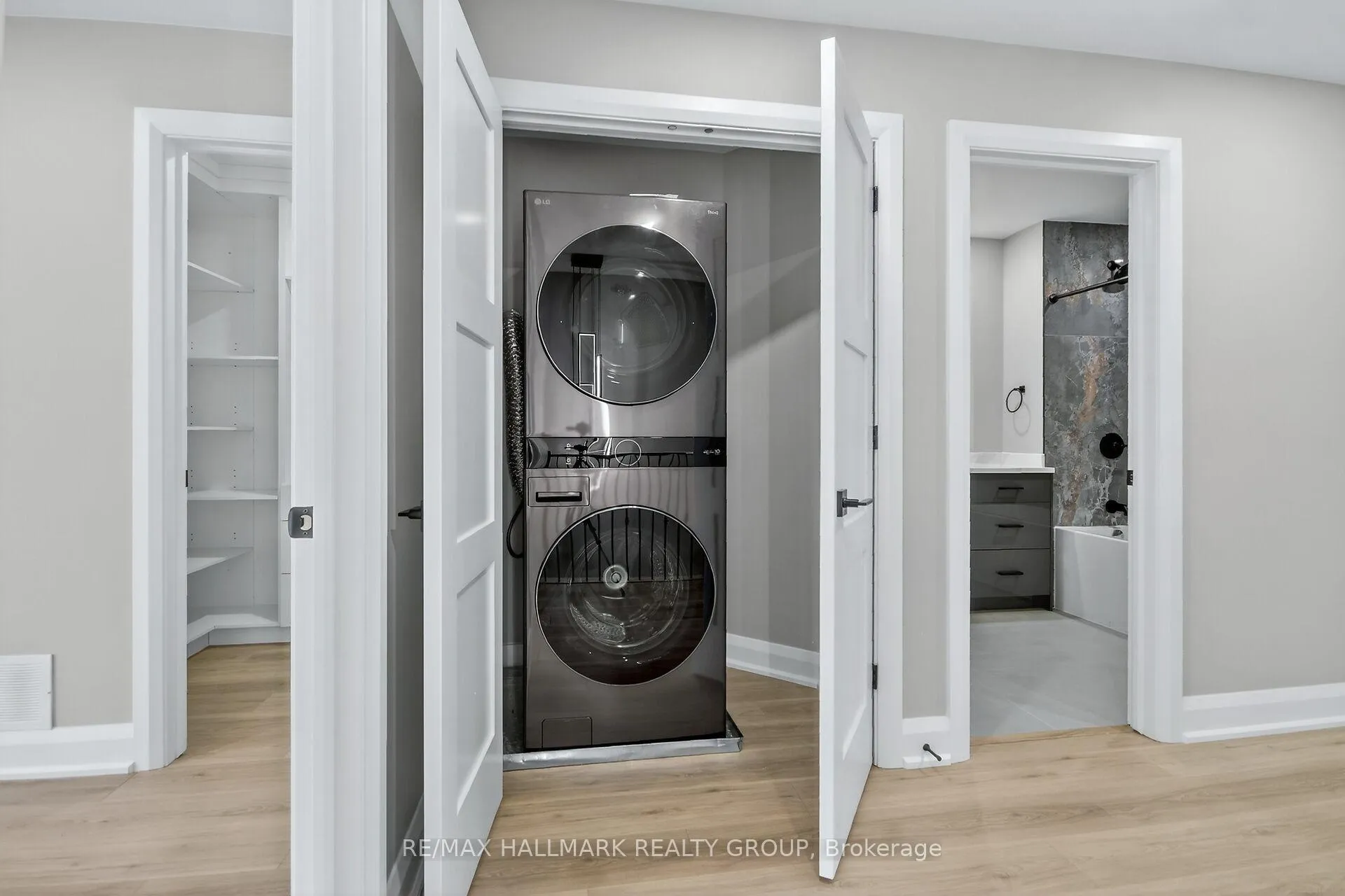Photo 40 of 76 Burnett's Grove Circle, Ottawa, Barrhaven - Pheasant Run — HOMEH