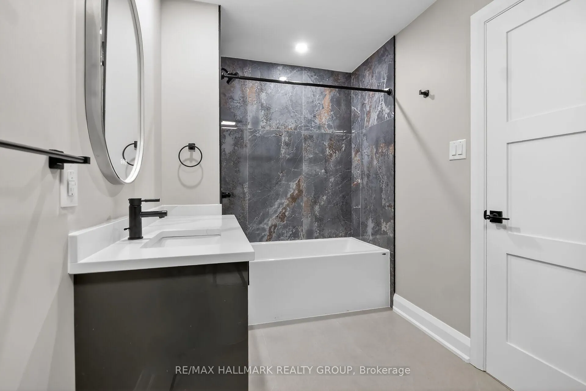 Photo 41 of 76 Burnett's Grove Circle, Ottawa, Barrhaven - Pheasant Run — HOMEH