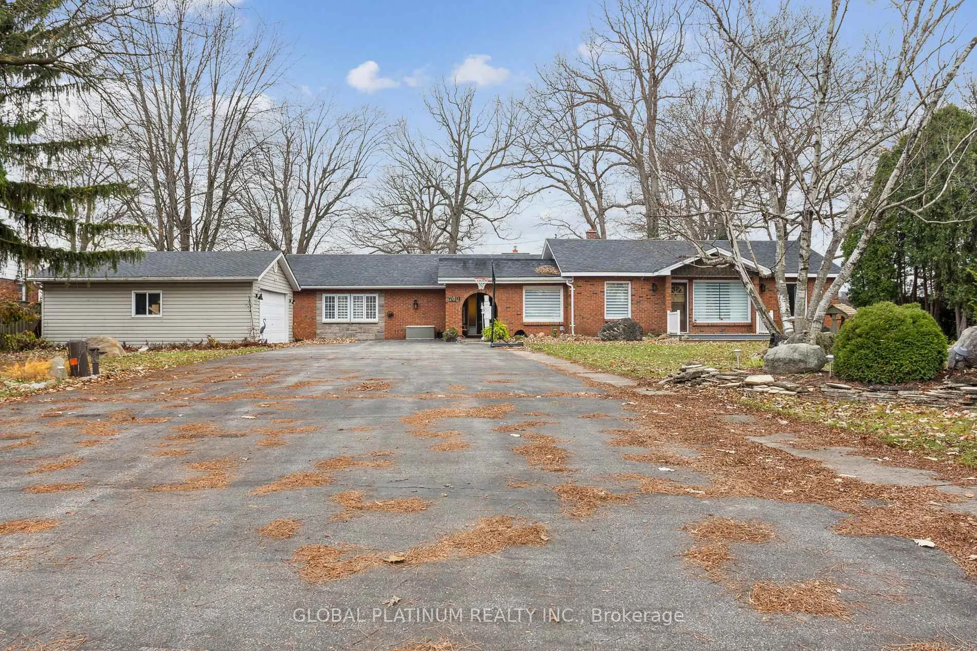 Photo 1 of 700 Murray Street, Chatham-Kent, Wallaceburg — HOMEH