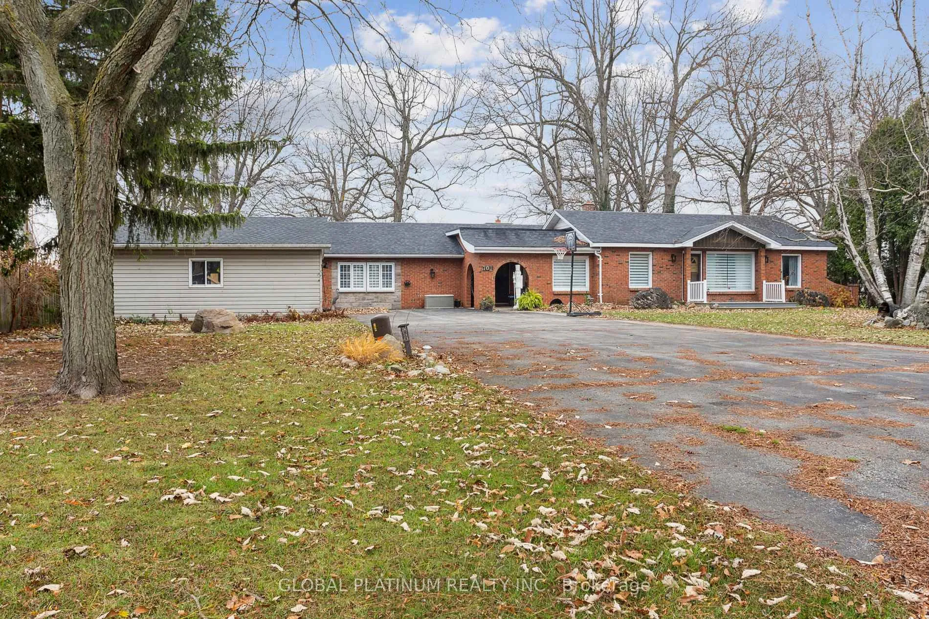 Photo 3 of 700 Murray Street, Chatham-Kent, Wallaceburg — HOMEH