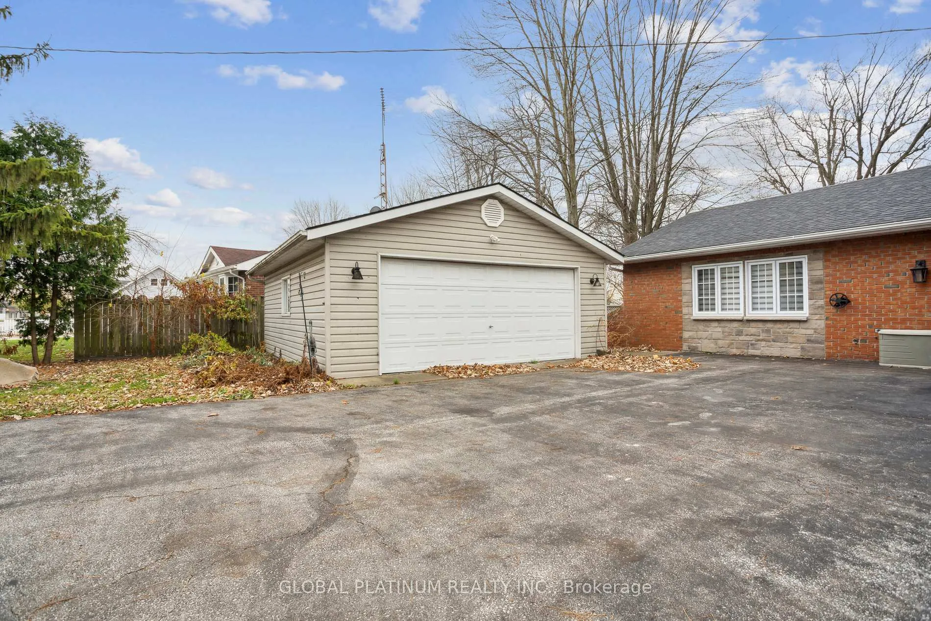 Photo 5 of 700 Murray Street, Chatham-Kent, Wallaceburg — HOMEH