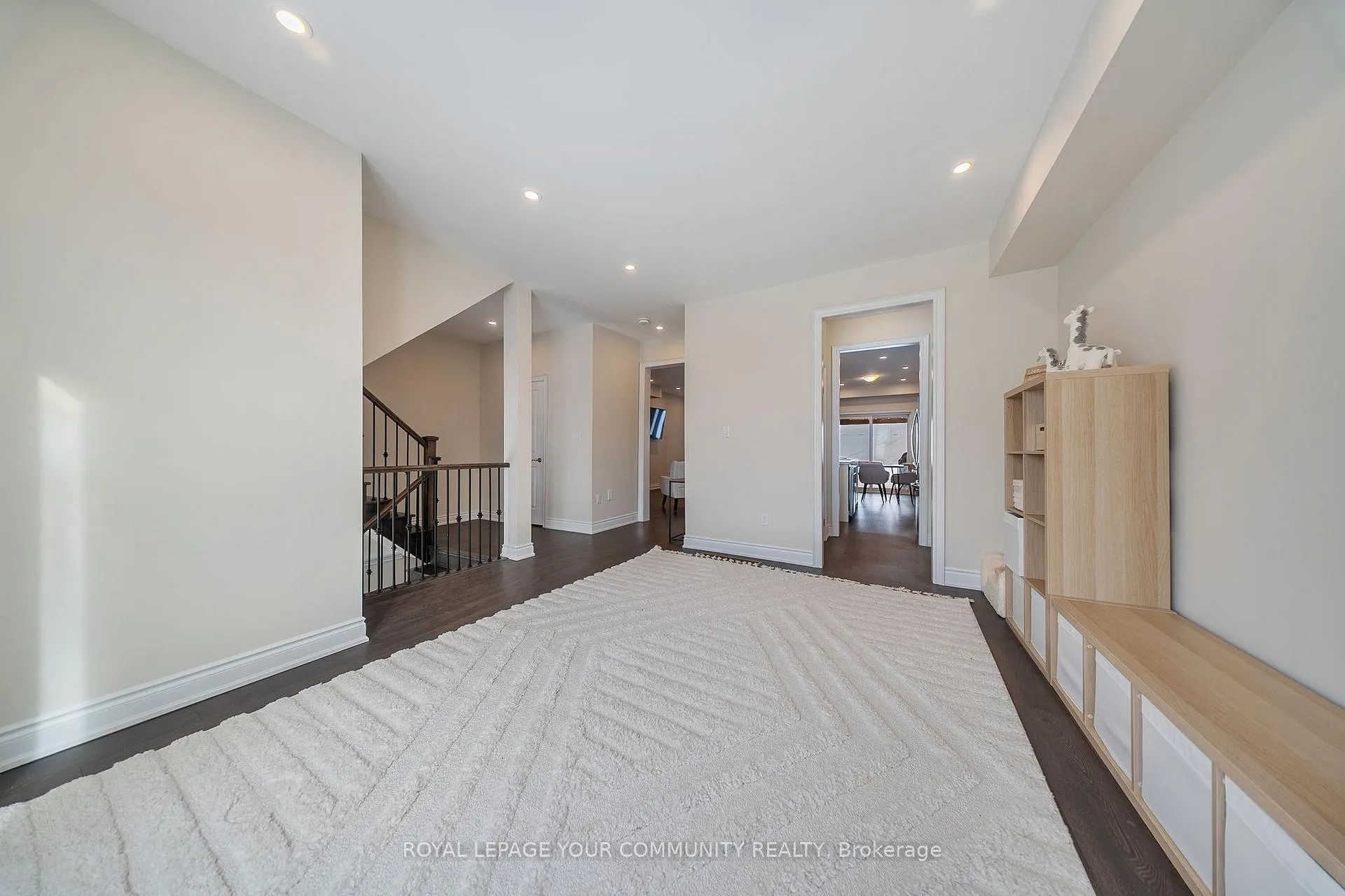 Photo 4 of 44 Janes Crescent, New Tecumseth, Rural New Tecumseth — HOMEH