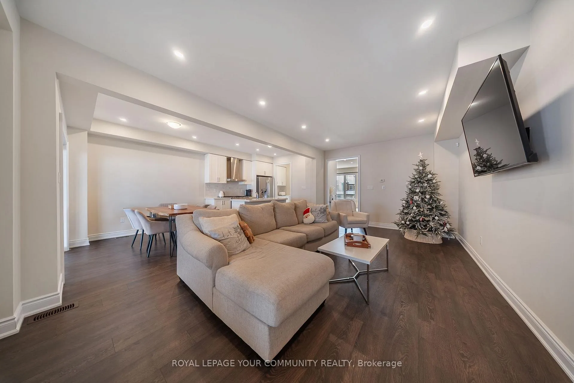 Photo 6 of 44 Janes Crescent, New Tecumseth, Rural New Tecumseth — HOMEH
