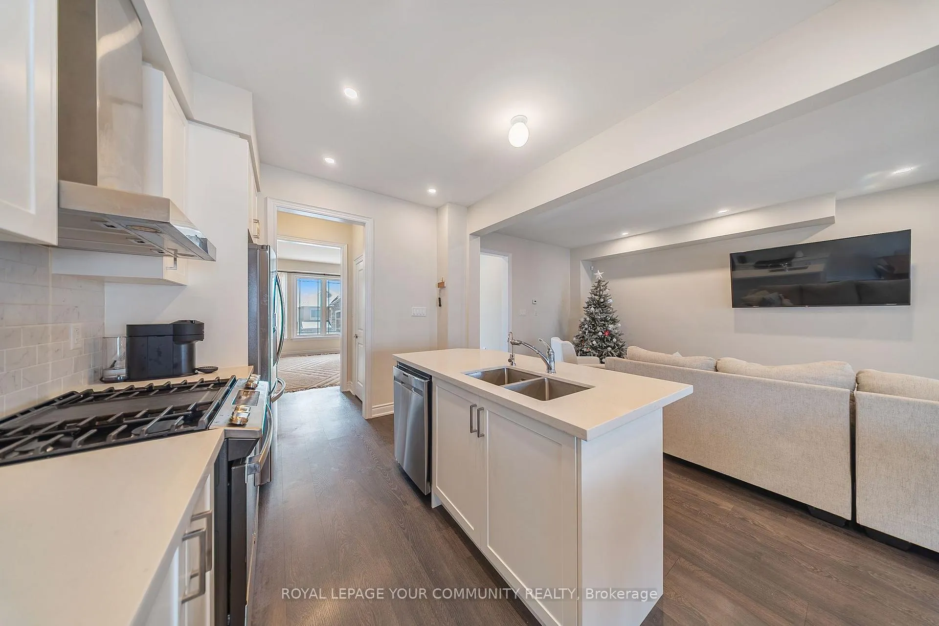 Photo 10 of 44 Janes Crescent, New Tecumseth, Rural New Tecumseth — HOMEH