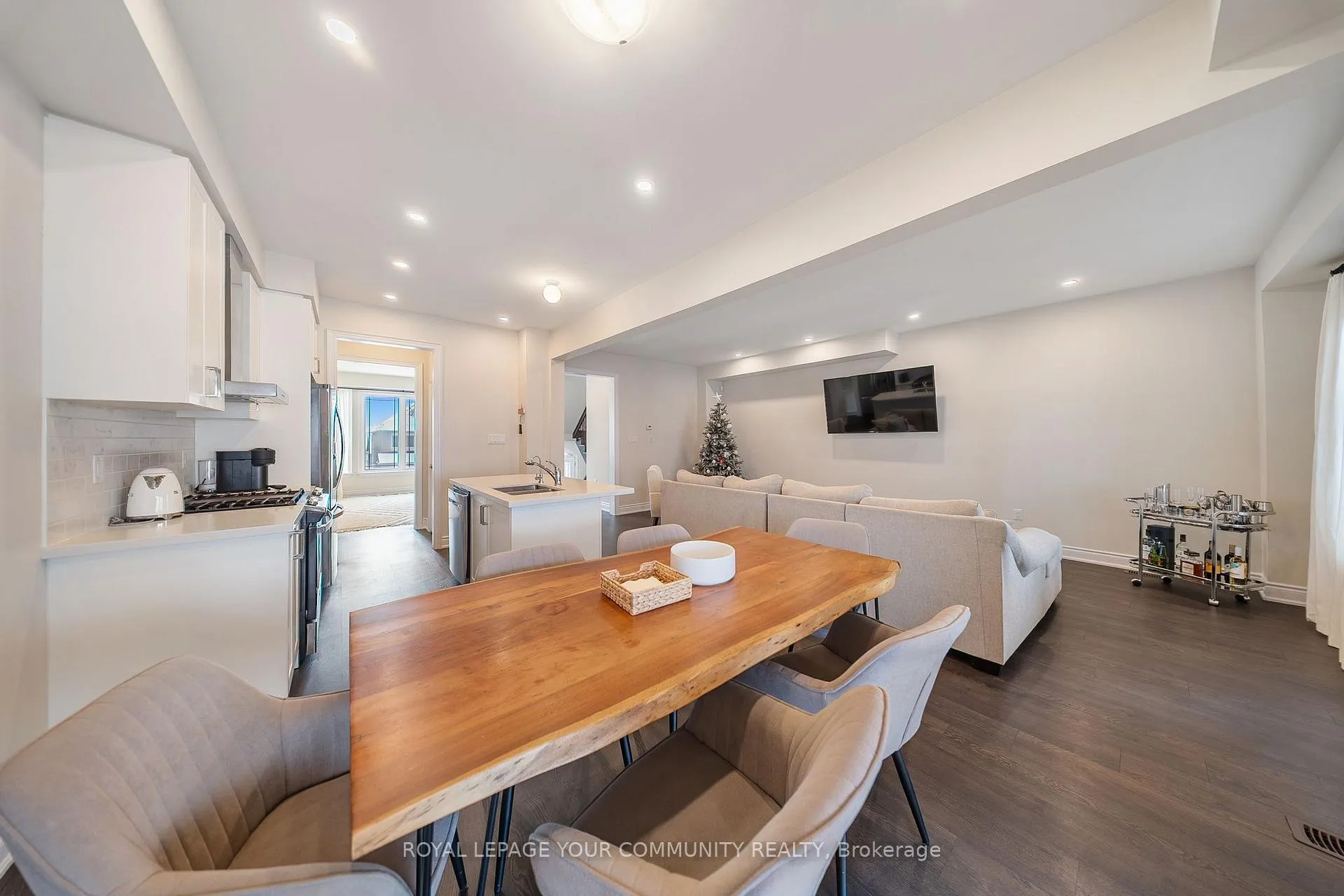 Photo 12 of 44 Janes Crescent, New Tecumseth, Rural New Tecumseth — HOMEH