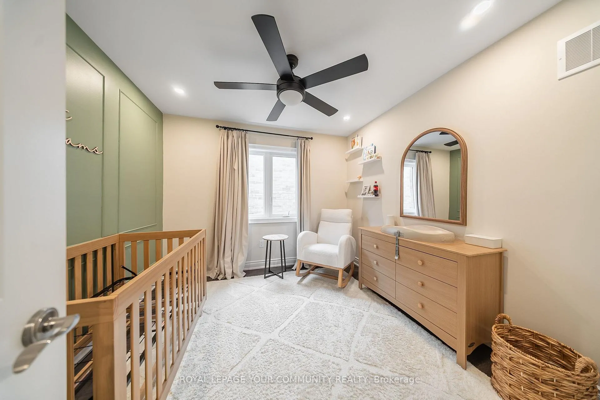 Photo 23 of 44 Janes Crescent, New Tecumseth, Rural New Tecumseth — HOMEH