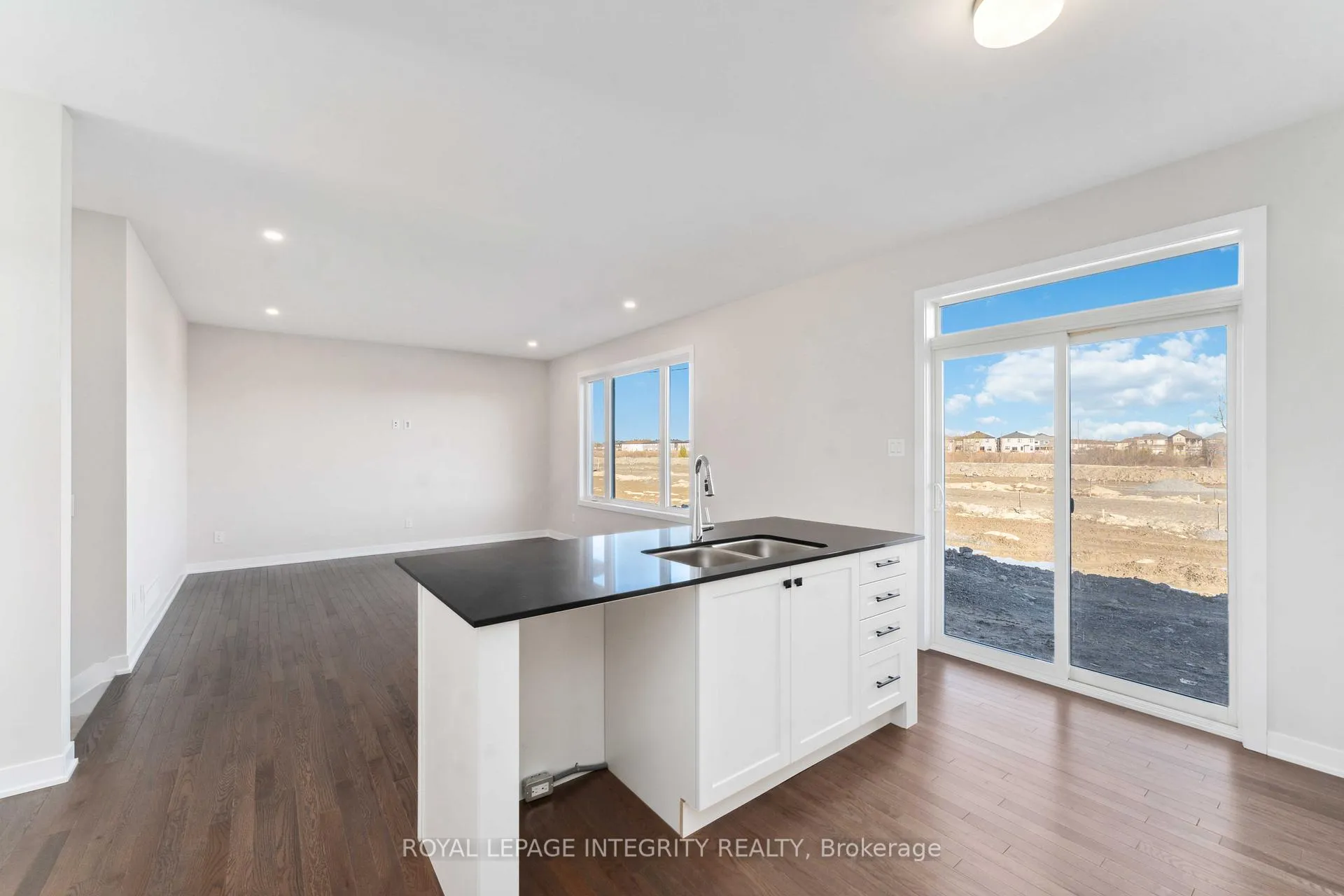 Photo 11 of 202 Conservancy Drive, Ottawa, Barrhaven - Heritage Park — HOMEH