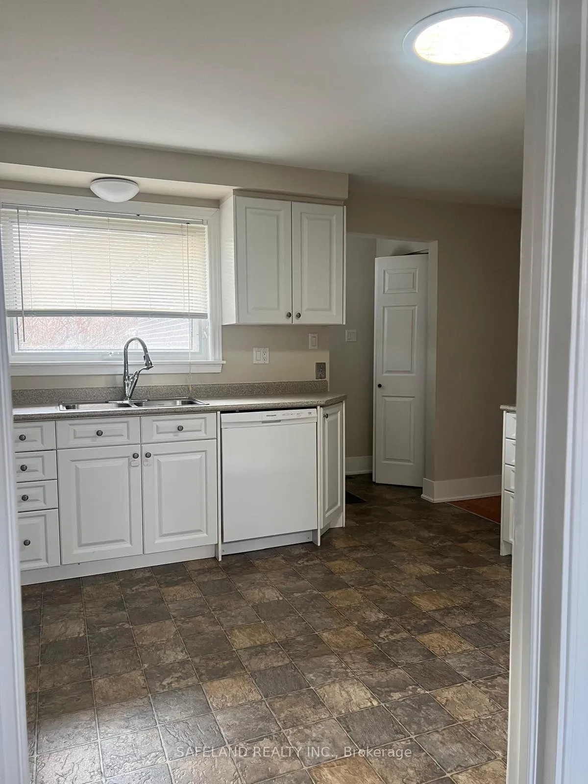 Photo 4 of 31 Cowling Crescent, Ajax, South East — HOMEH