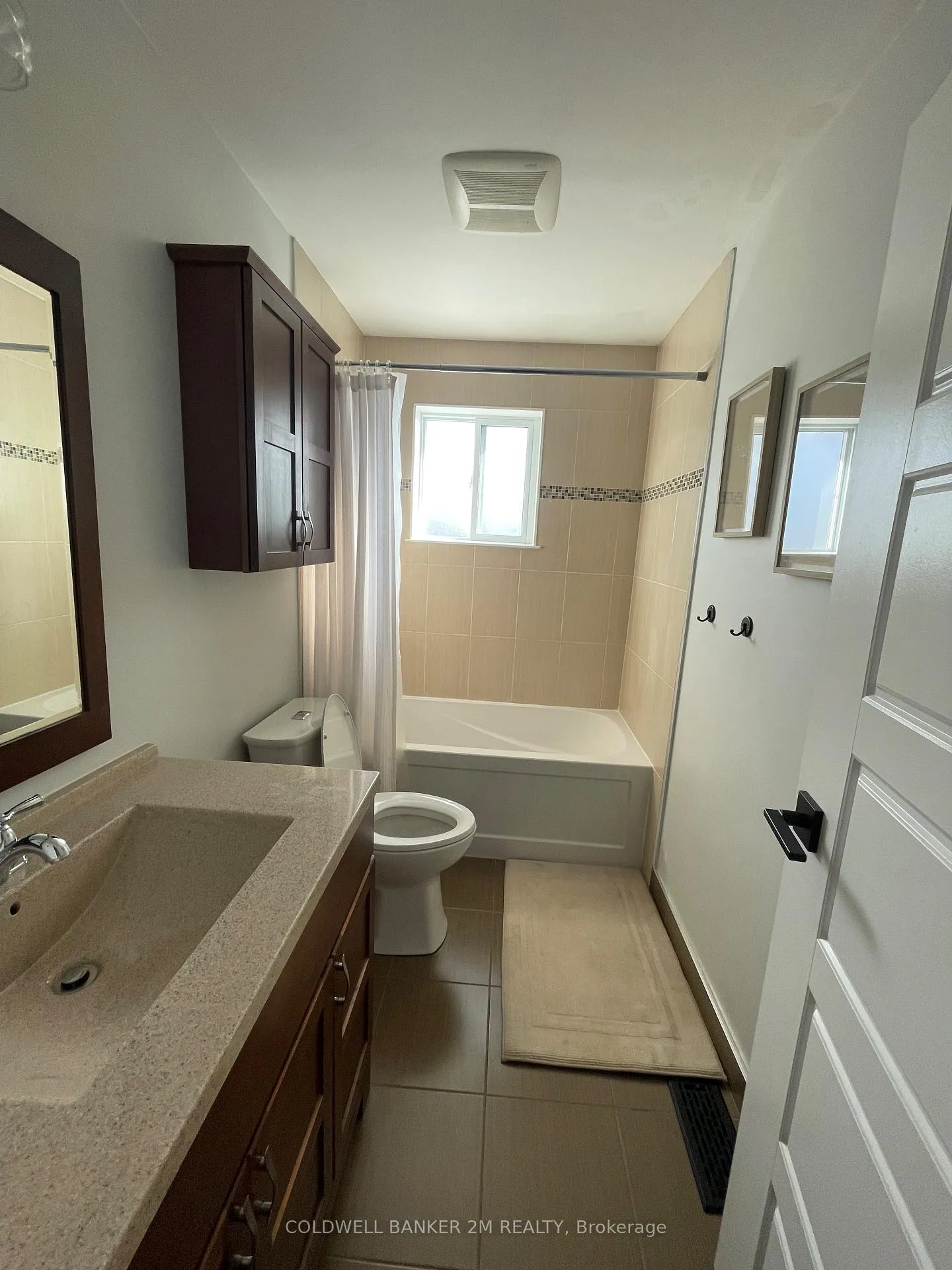 Photo 5 of 850 Sanok Drive, Pickering, West Shore — HOMEH