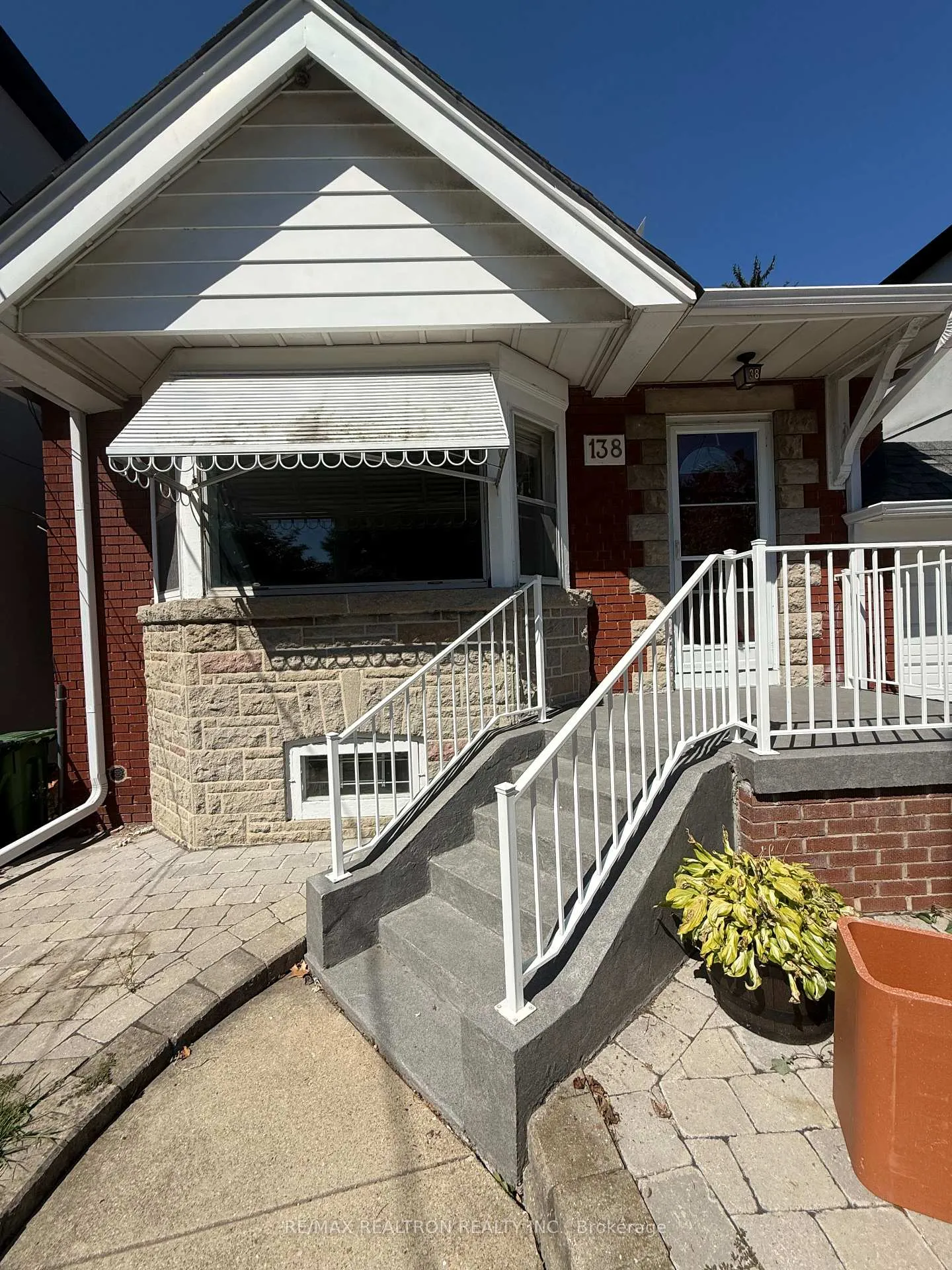 Photo 3 of 138 Glenwood Crescent, Toronto, O'Connor-Parkview — HOMEH