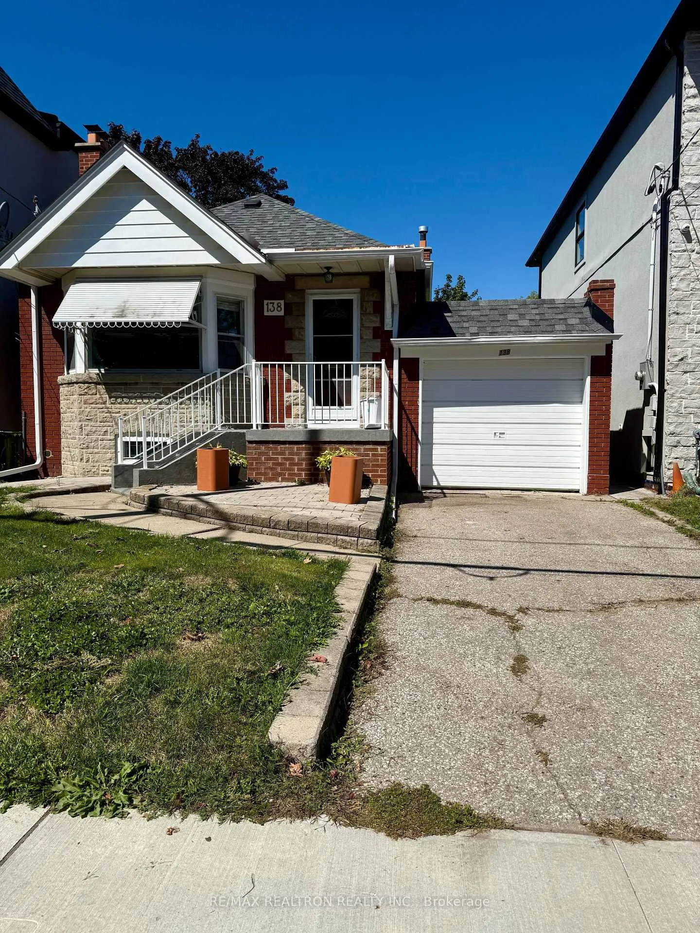 Photo 4 of 138 Glenwood Crescent, Toronto, O'Connor-Parkview — HOMEH