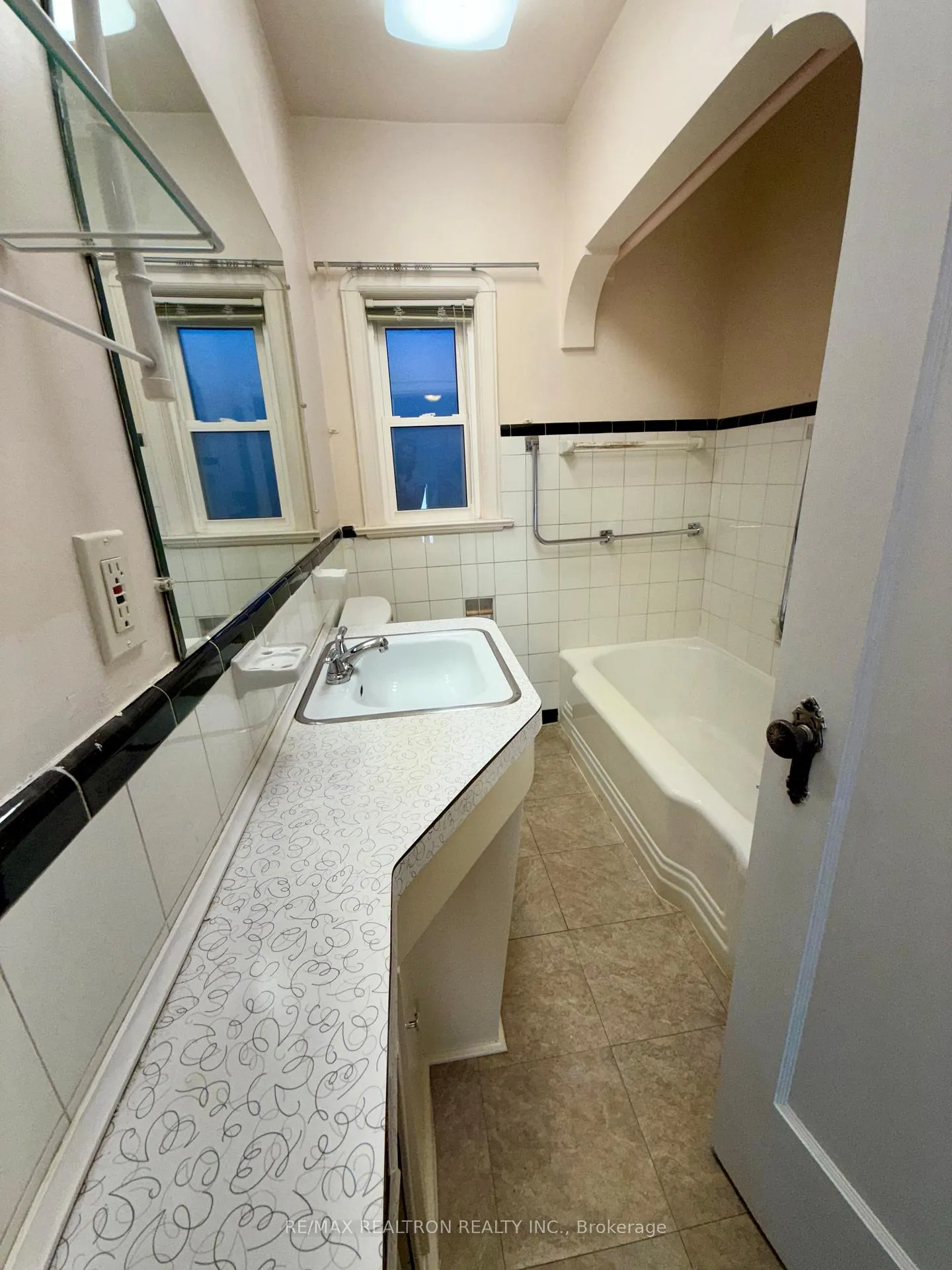 Photo 18 of 138 Glenwood Crescent, Toronto, O'Connor-Parkview — HOMEH
