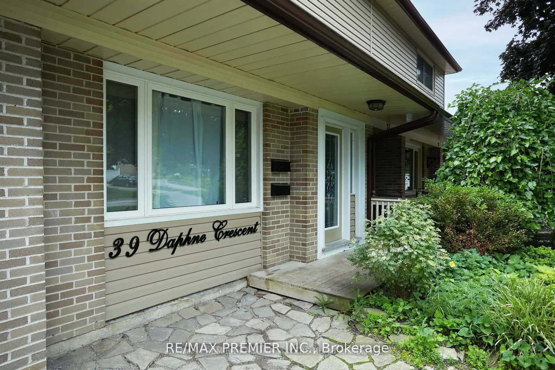 Photo 3 of 39 Daphne Crescent, Barrie, Cundles East — HOMEH