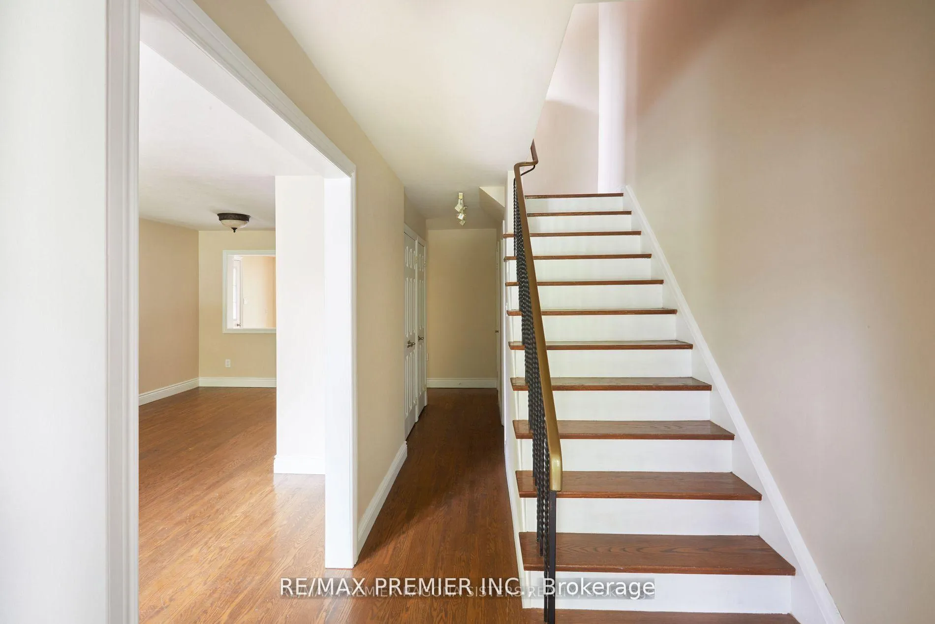 Photo 4 of 39 Daphne Crescent, Barrie, Cundles East — HOMEH