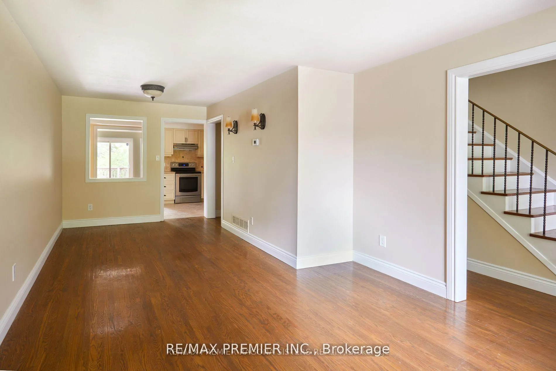Photo 5 of 39 Daphne Crescent, Barrie, Cundles East — HOMEH