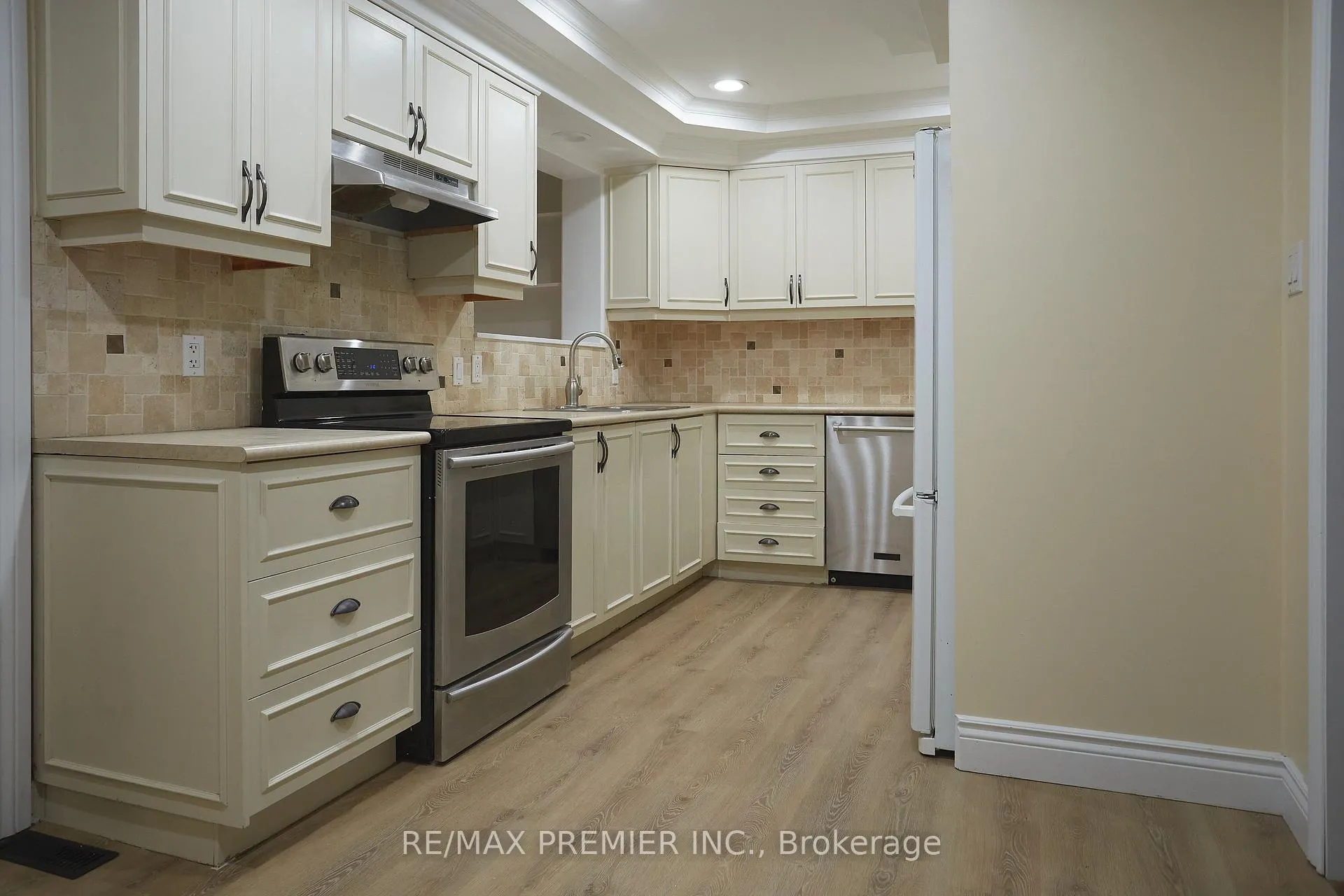 Photo 6 of 39 Daphne Crescent, Barrie, Cundles East — HOMEH