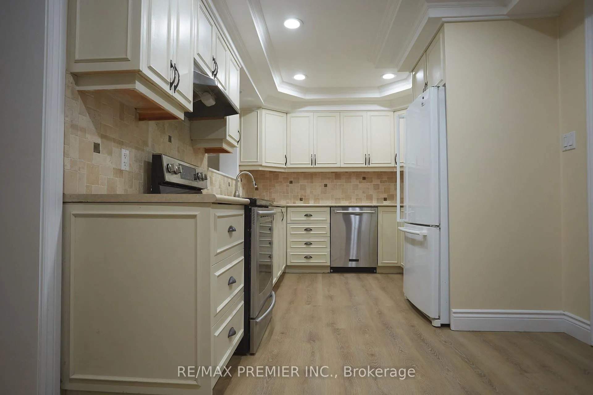 Photo 7 of 39 Daphne Crescent, Barrie, Cundles East — HOMEH