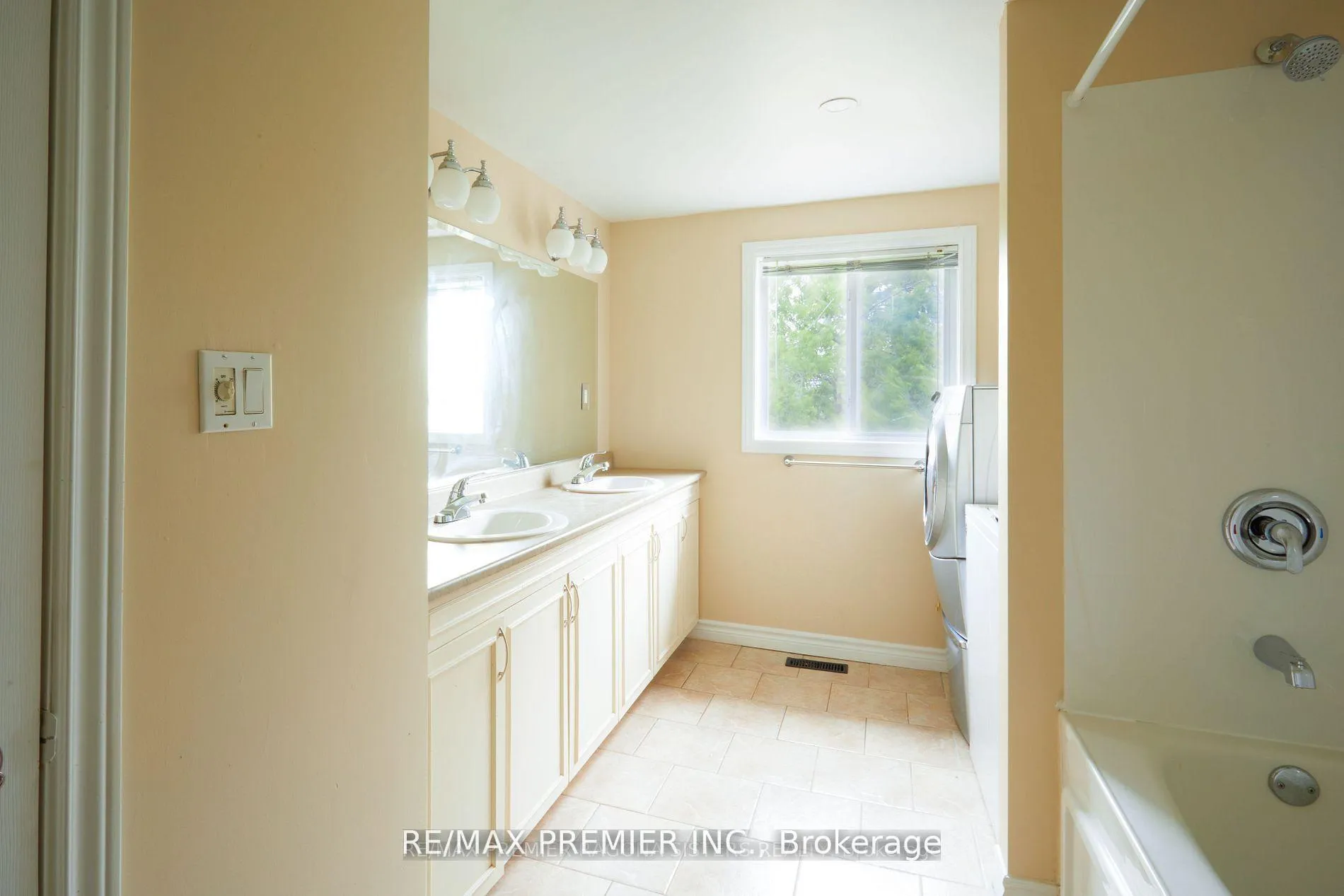 Photo 14 of 39 Daphne Crescent, Barrie, Cundles East — HOMEH