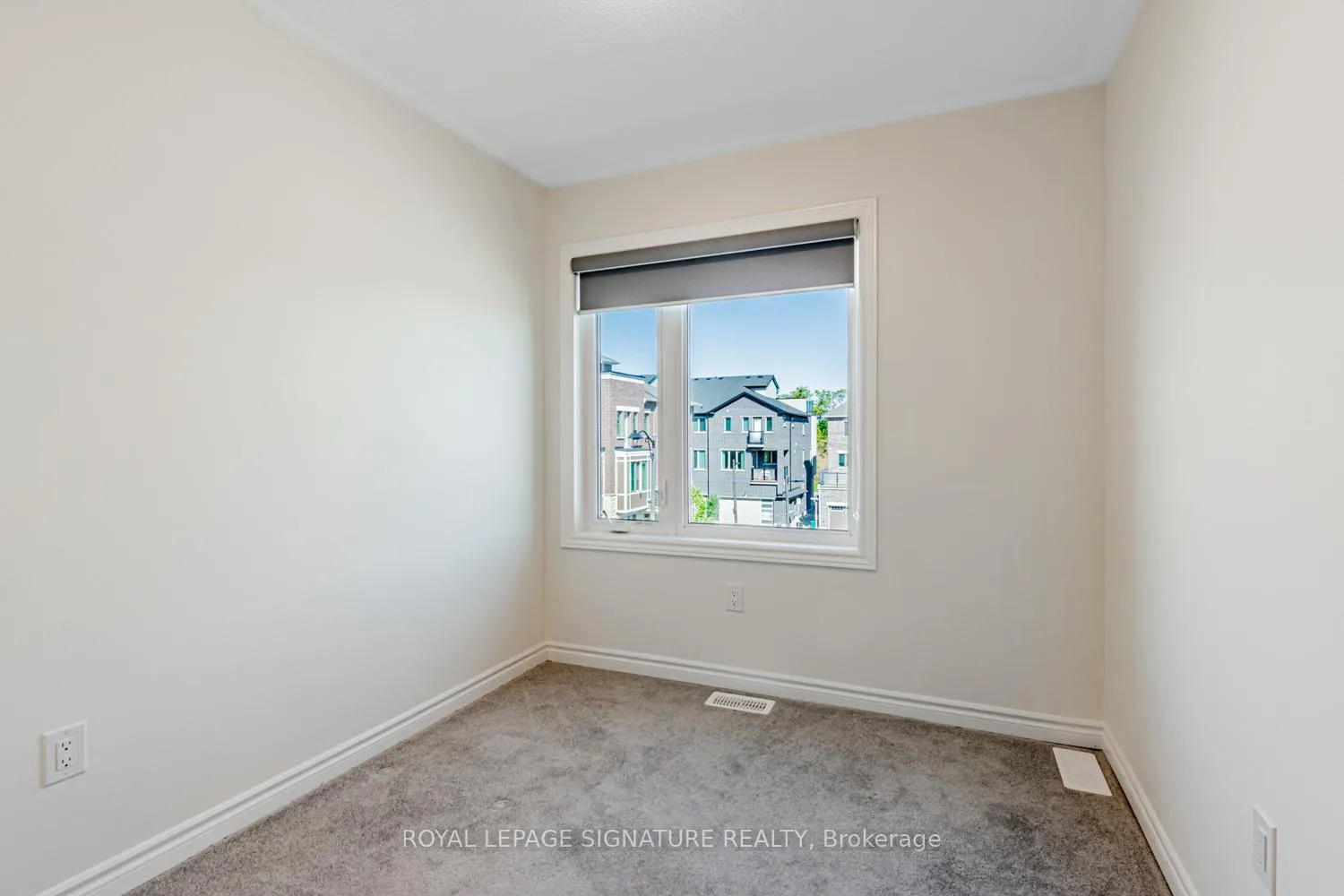 Photo 6 of 114 Thomas Frisby Jr Crescent, Markham, Victoria Square — HOMEH