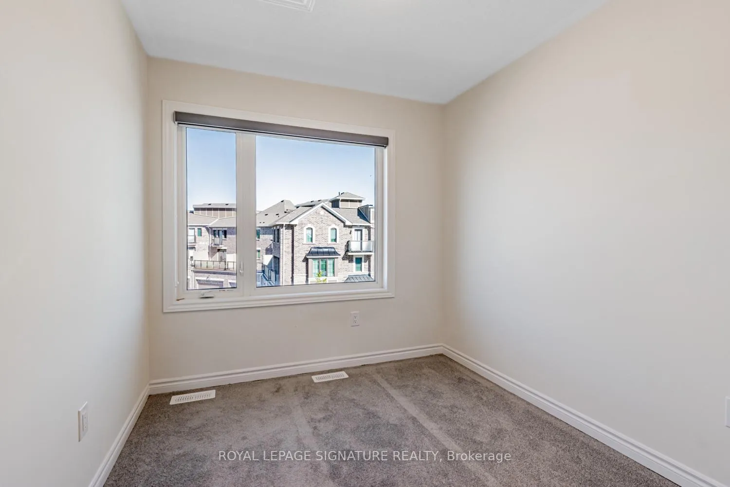 Photo 8 of 114 Thomas Frisby Jr Crescent, Markham, Victoria Square — HOMEH