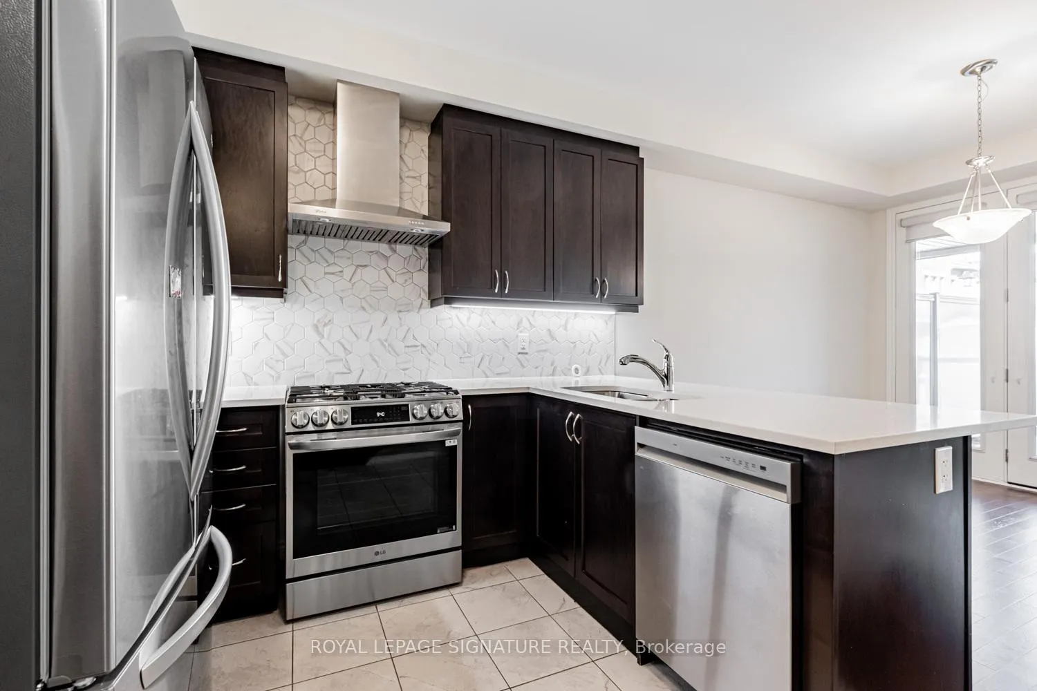 Photo 10 of 114 Thomas Frisby Jr Crescent, Markham, Victoria Square — HOMEH
