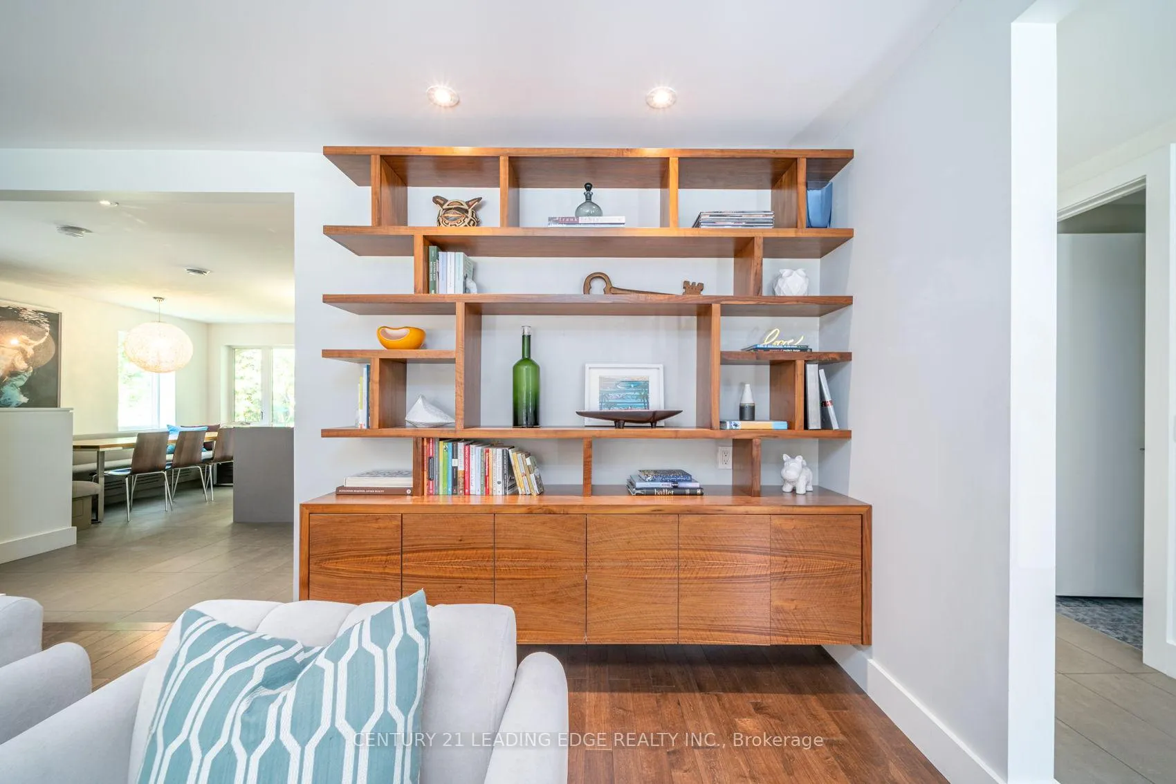 Photo 5 of 8 Glen Robert Drive, Toronto, O'Connor-Parkview — HOMEH