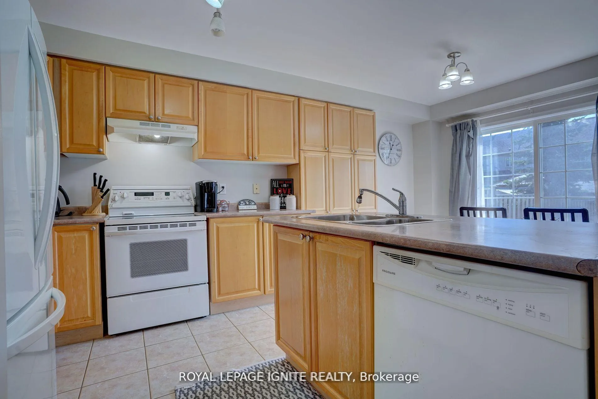 Photo 14 of 60 Haverhill Crescent, Whitby, Taunton North — HOMEH