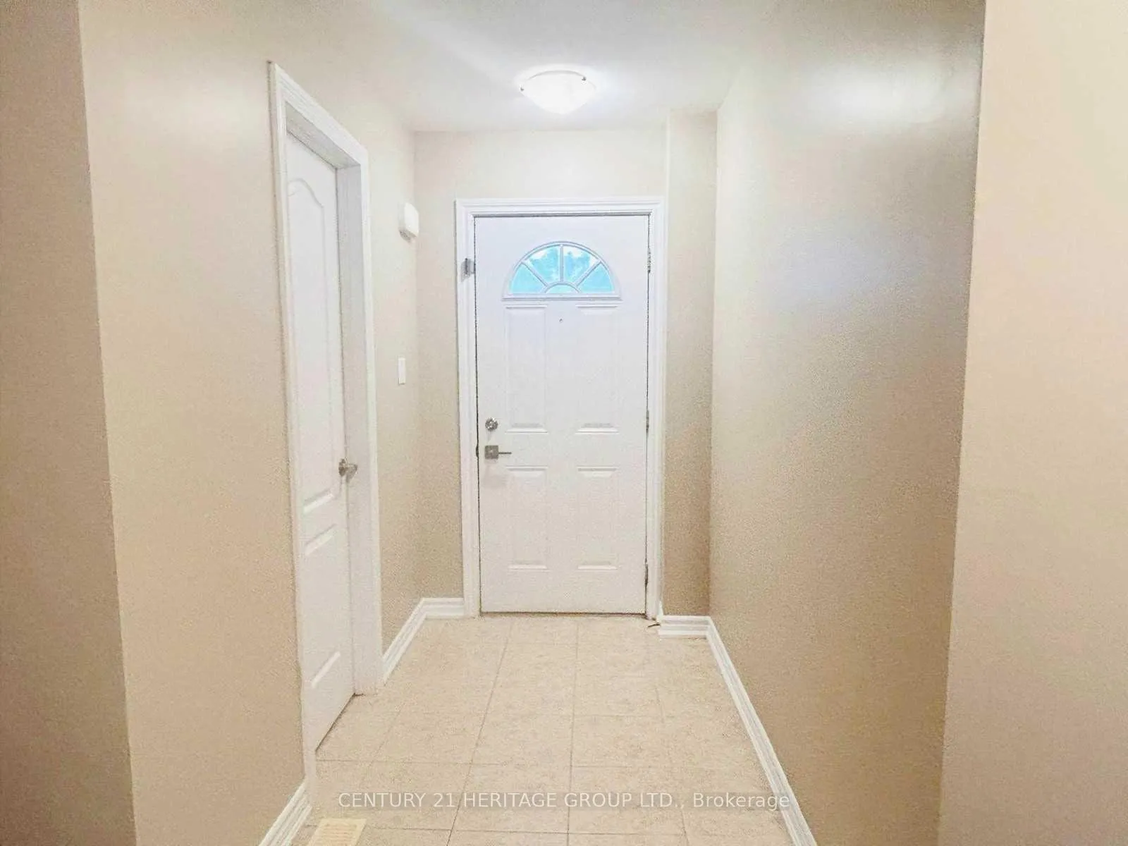 Photo 3 of 2 Southwoods Crescent, Barrie, Holly — HOMEH