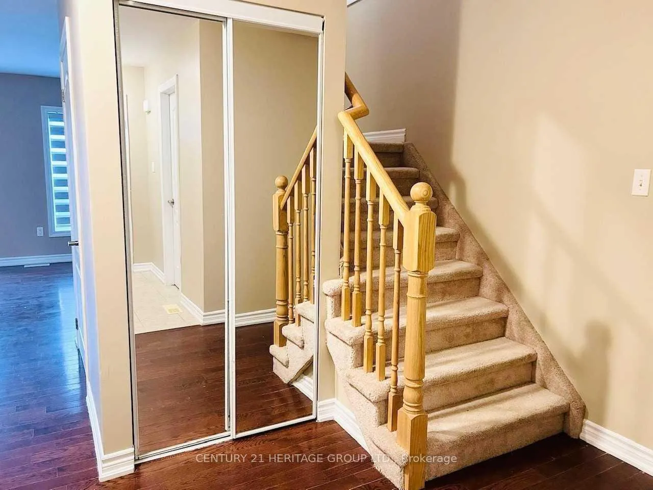 Photo 4 of 2 Southwoods Crescent, Barrie, Holly — HOMEH