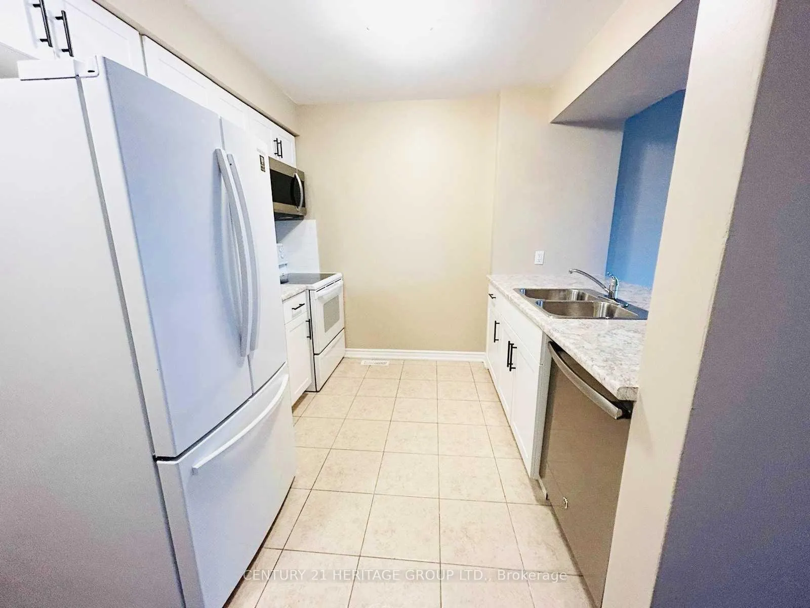 Photo 6 of 2 Southwoods Crescent, Barrie, Holly — HOMEH