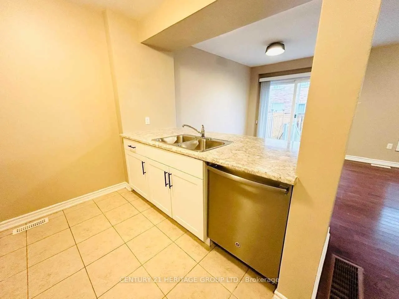 Photo 7 of 2 Southwoods Crescent, Barrie, Holly — HOMEH
