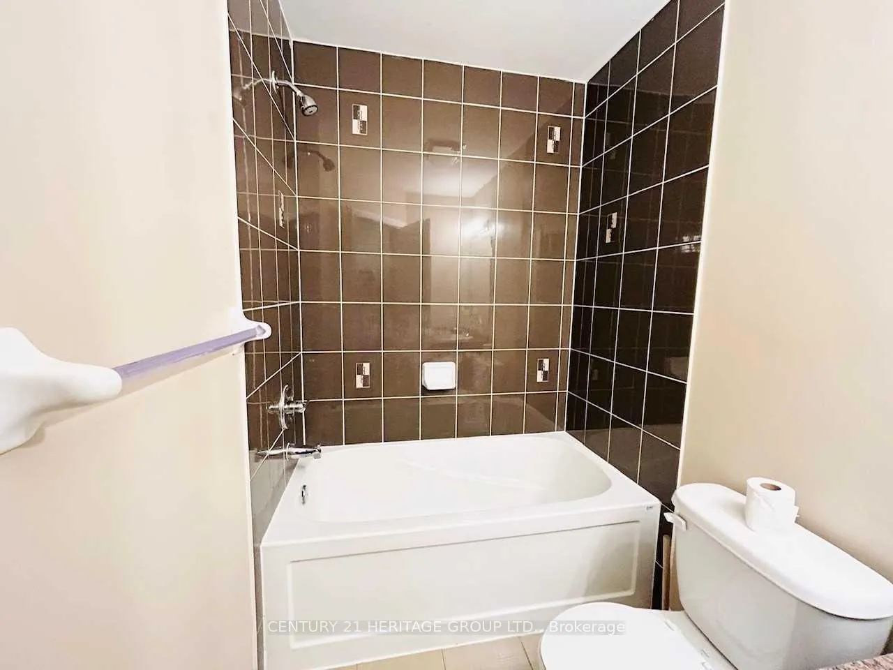 Photo 19 of 2 Southwoods Crescent, Barrie, Holly — HOMEH
