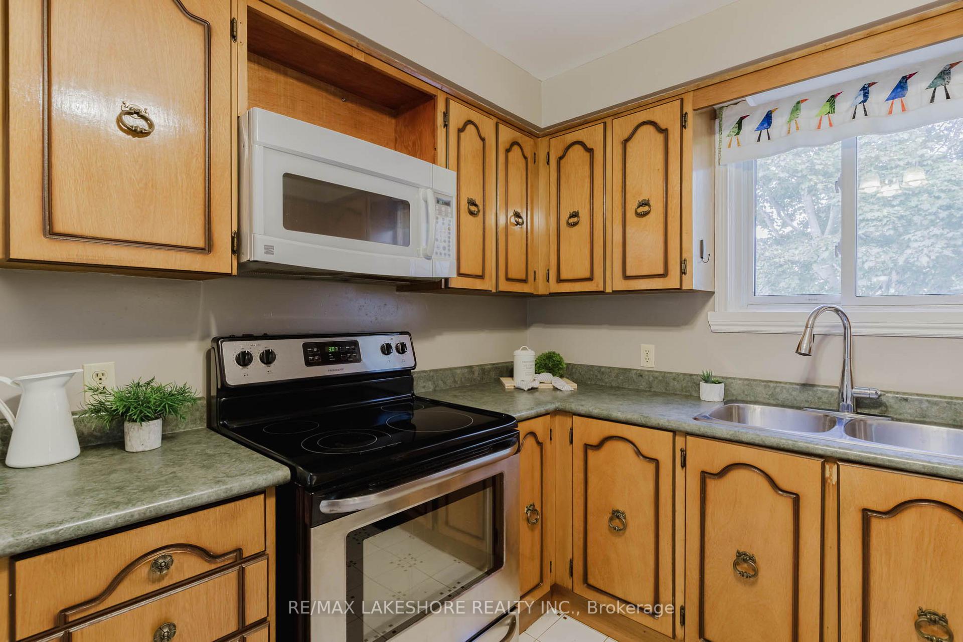 Photo 18 of 602 Mackechnie Crescent, Cobourg — HOMEH