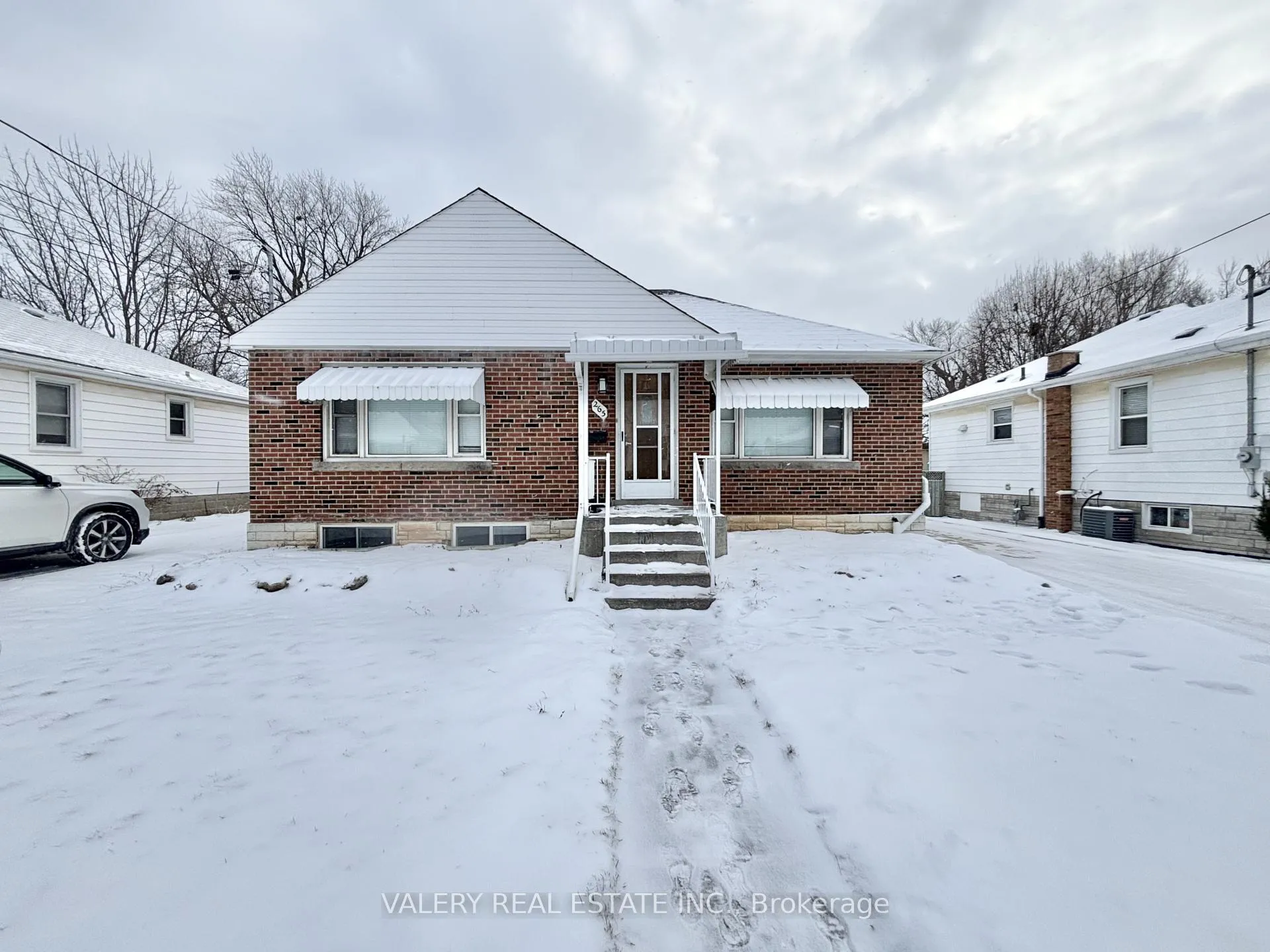 Photo 4 of 265 West 2nd Street, Hamilton, Bonnington — HOMEH