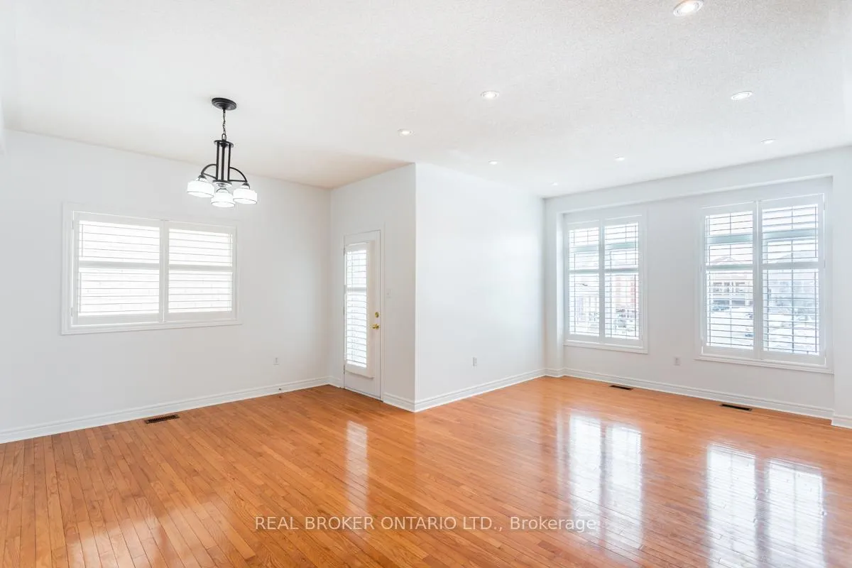 Photo 4 of 120 Boom Road, Vaughan, Vellore Village — HOMEH