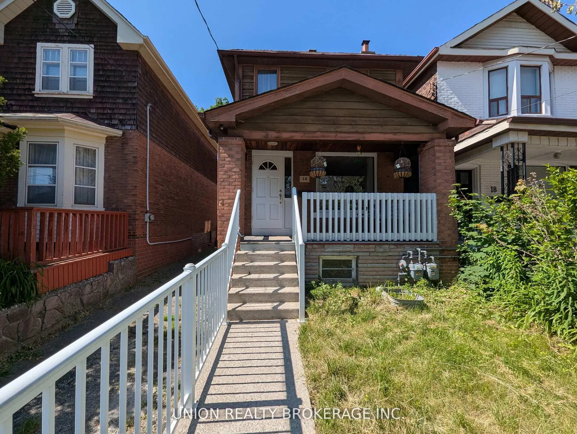 Front of Unit Upper, 14 Harris Avenue