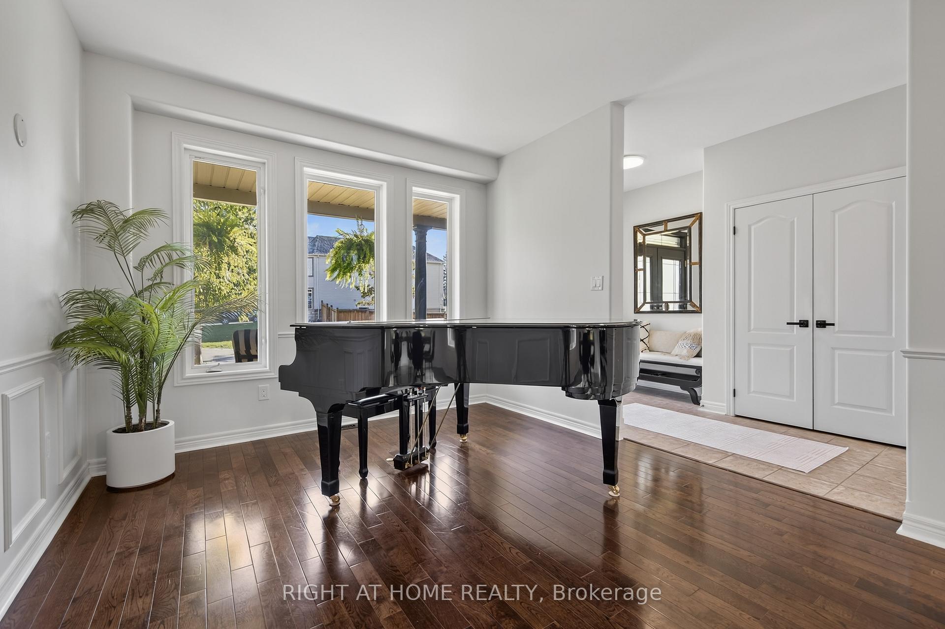 Photo 8 of 72 Birkhall Place, Barrie, Innis-Shore — HOMEH