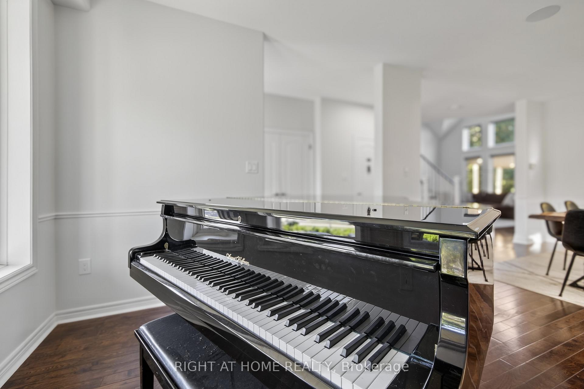 Photo 12 of 72 Birkhall Place, Barrie, Innis-Shore — HOMEH
