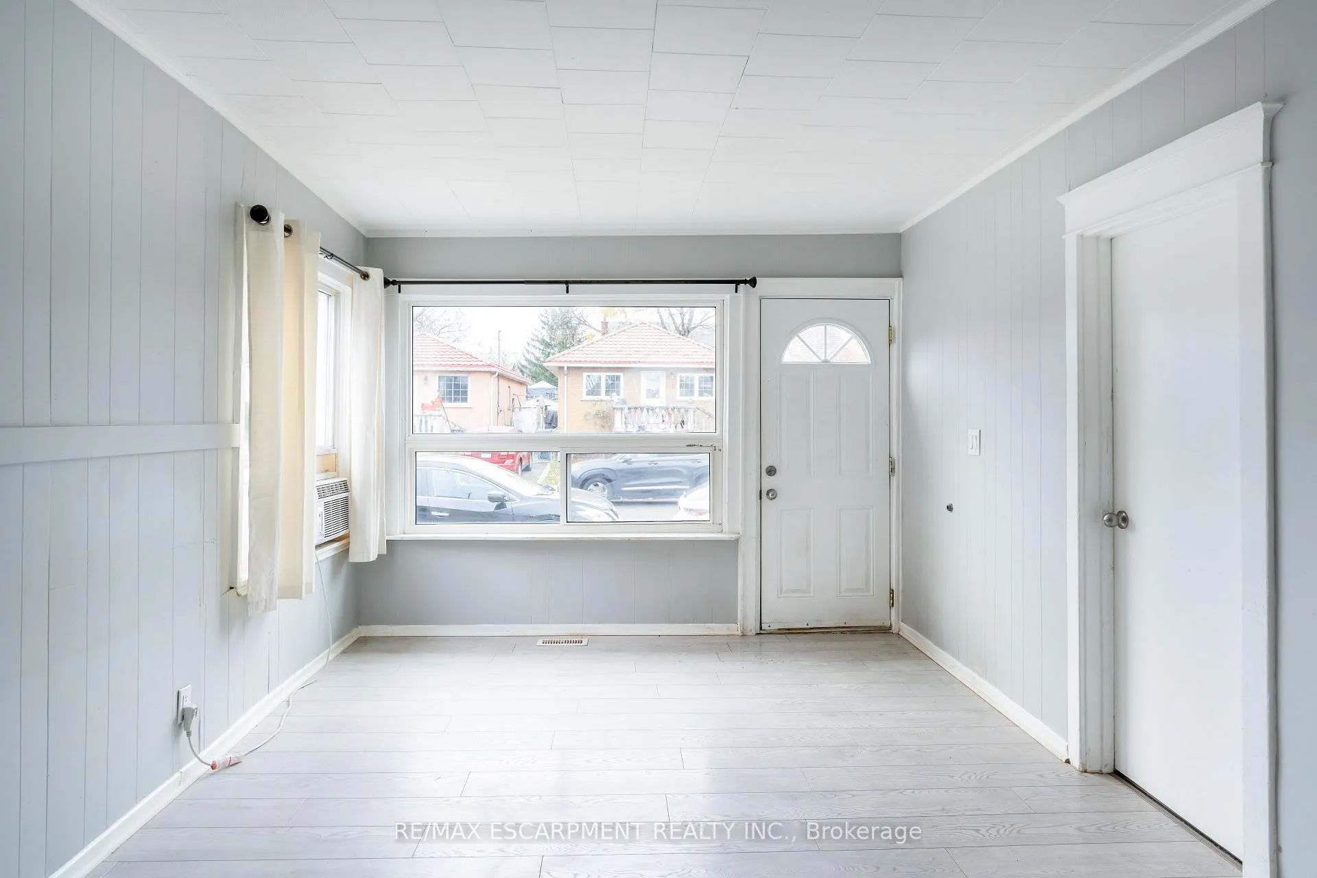 Photo 5 of 289 Roxborough Avenue N, Hamilton, Crown Point — HOMEH