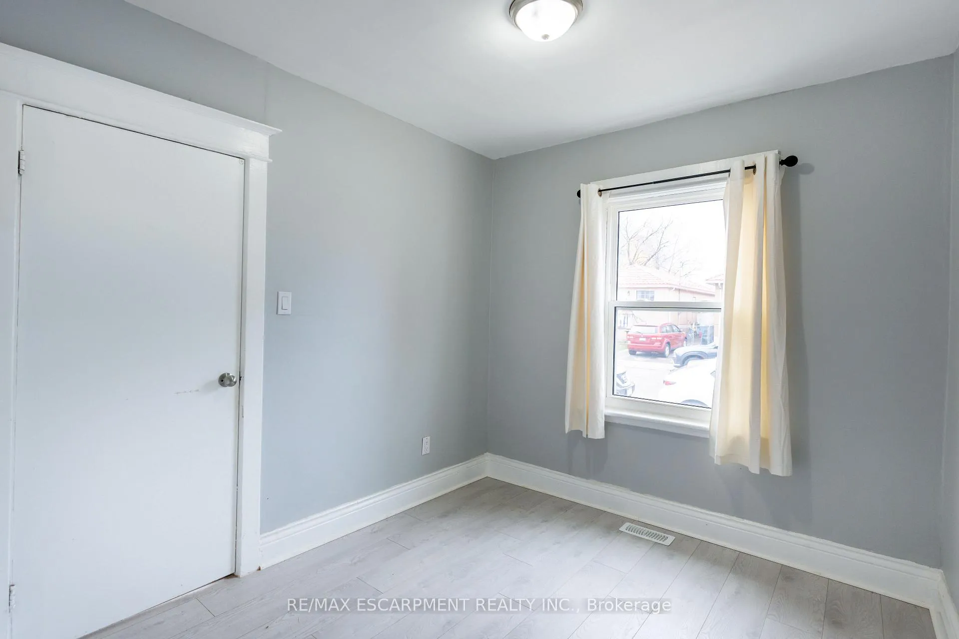Photo 11 of 289 Roxborough Avenue N, Hamilton, Crown Point — HOMEH