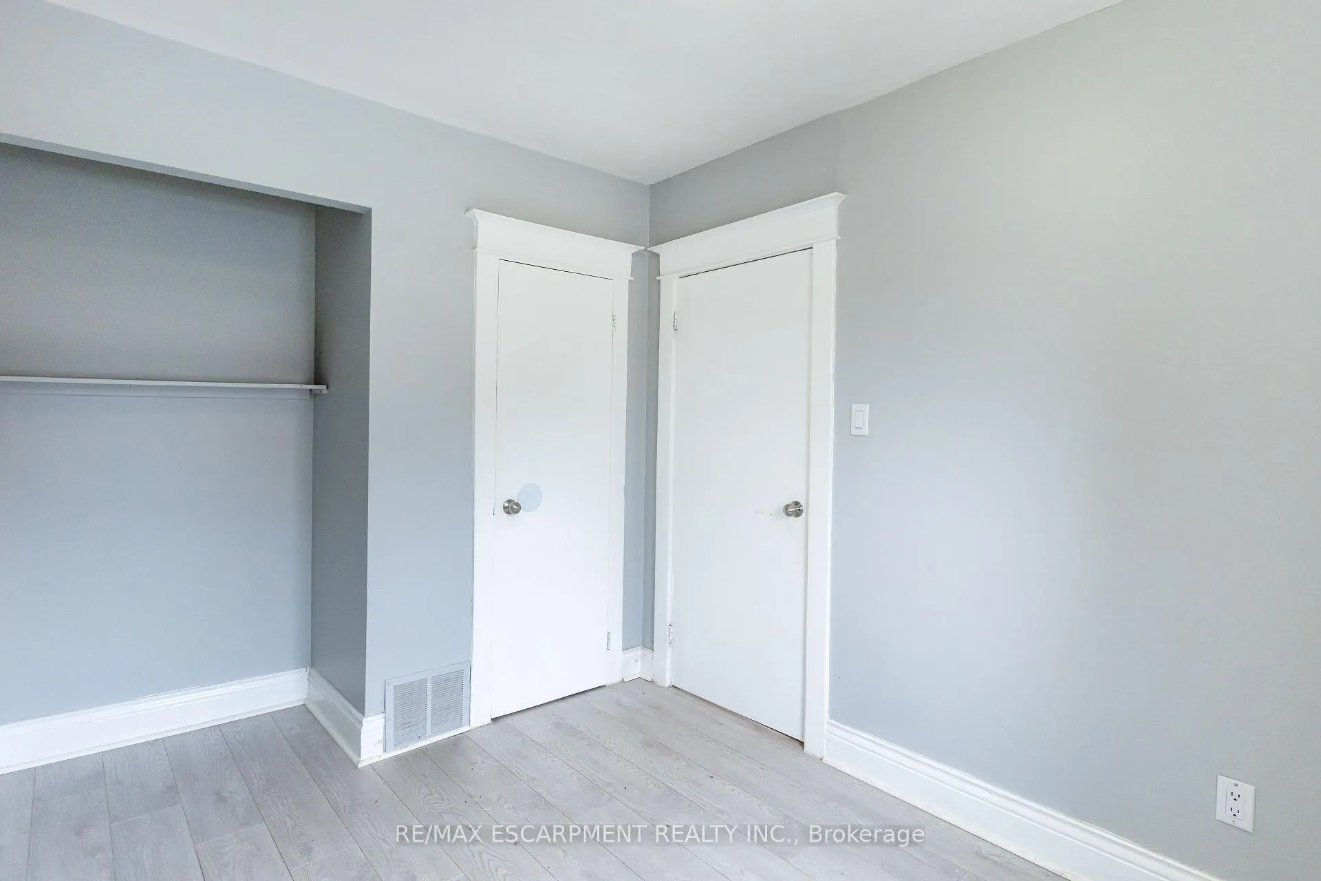 Photo 12 of 289 Roxborough Avenue N, Hamilton, Crown Point — HOMEH