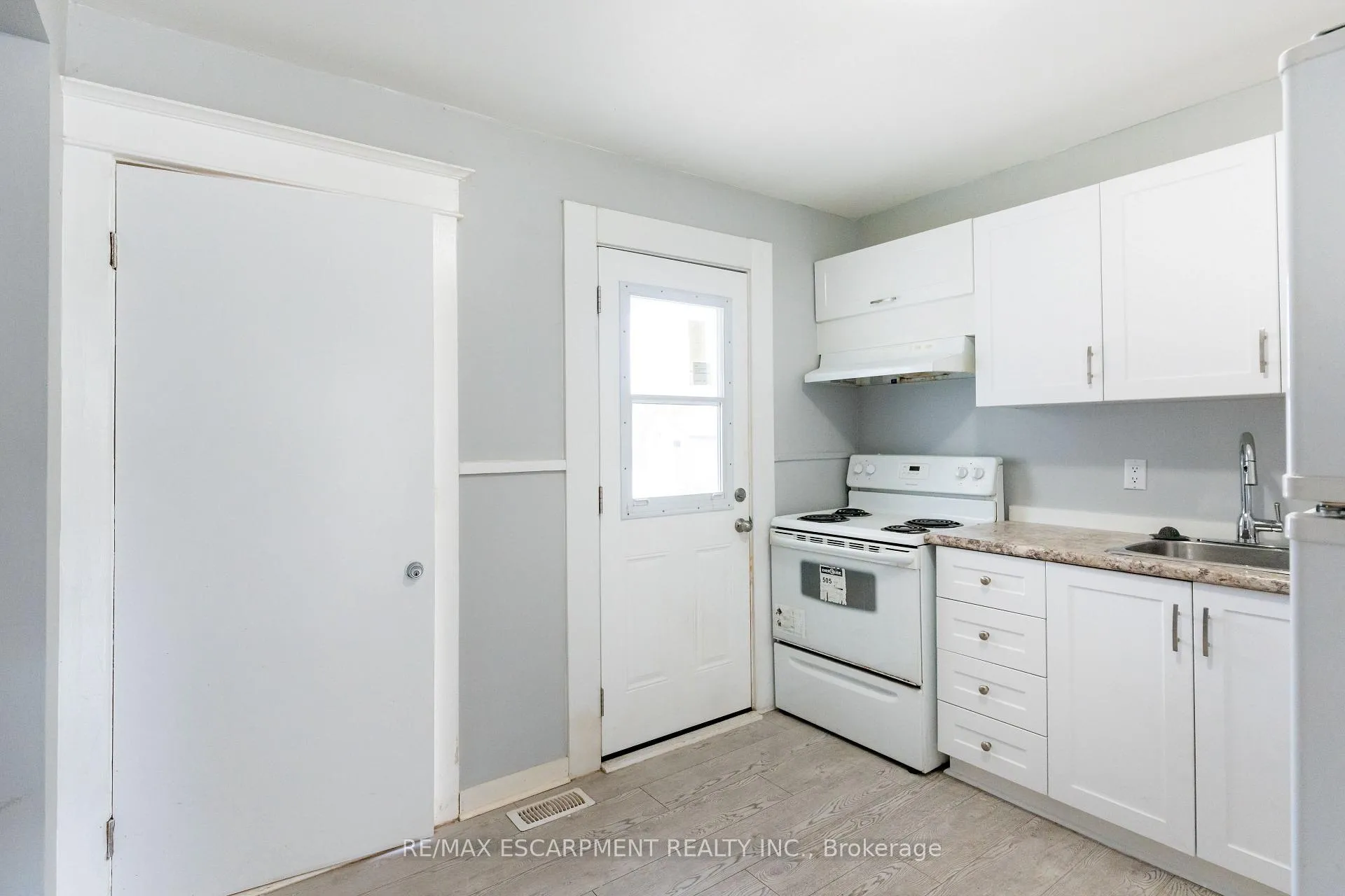 Photo 16 of 289 Roxborough Avenue N, Hamilton, Crown Point — HOMEH