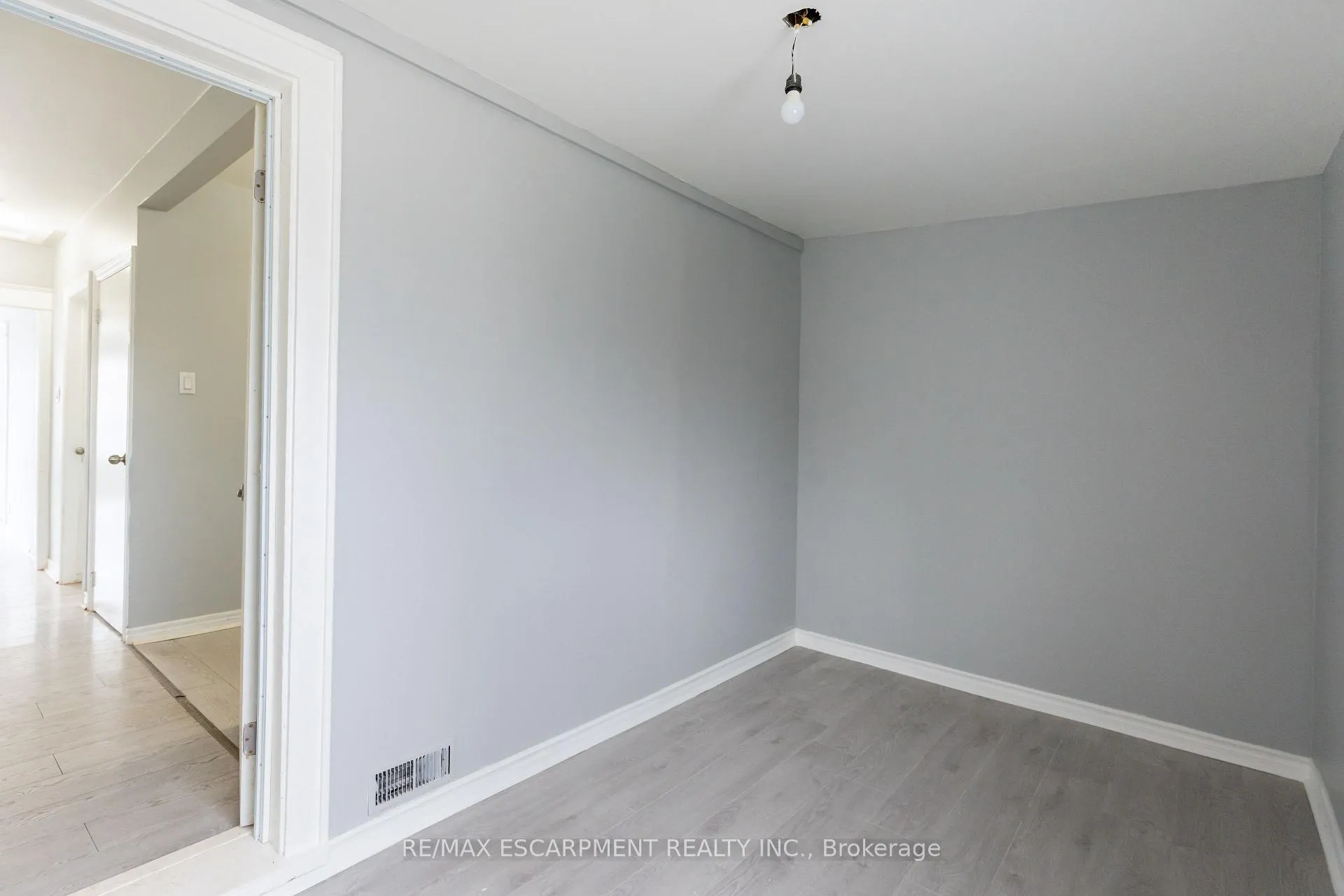 Photo 19 of 289 Roxborough Avenue N, Hamilton, Crown Point — HOMEH