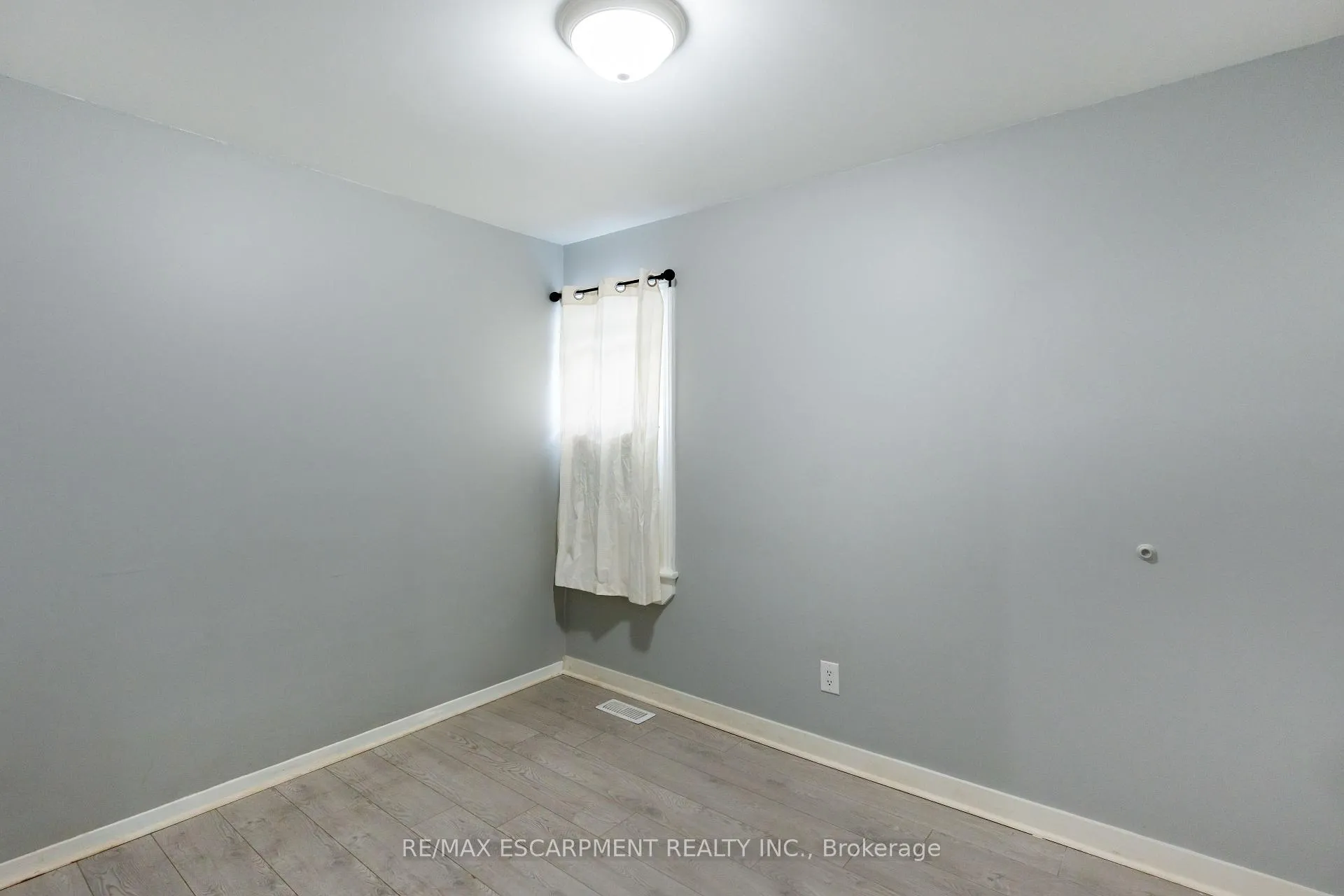 Photo 23 of 289 Roxborough Avenue N, Hamilton, Crown Point — HOMEH