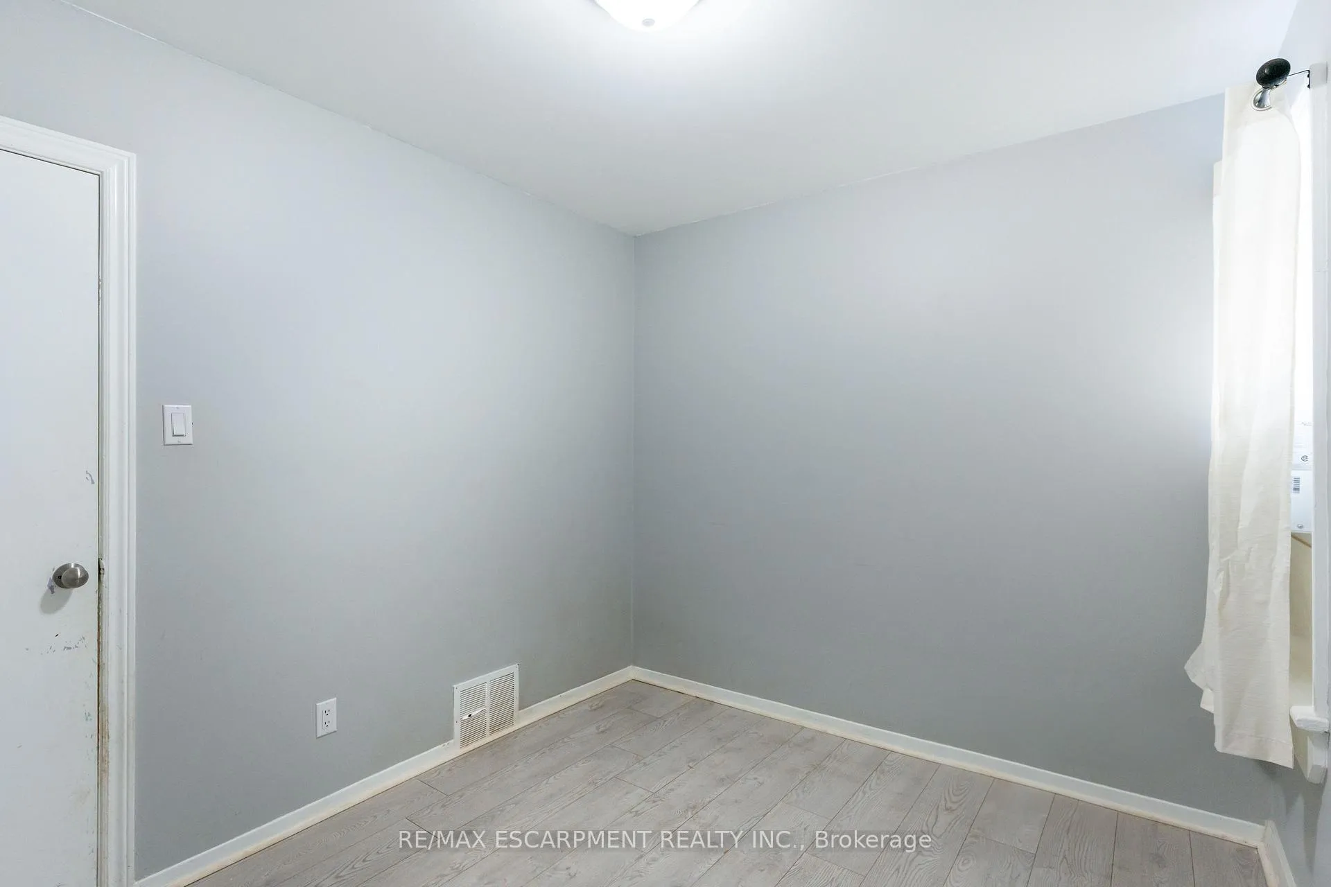 Photo 24 of 289 Roxborough Avenue N, Hamilton, Crown Point — HOMEH