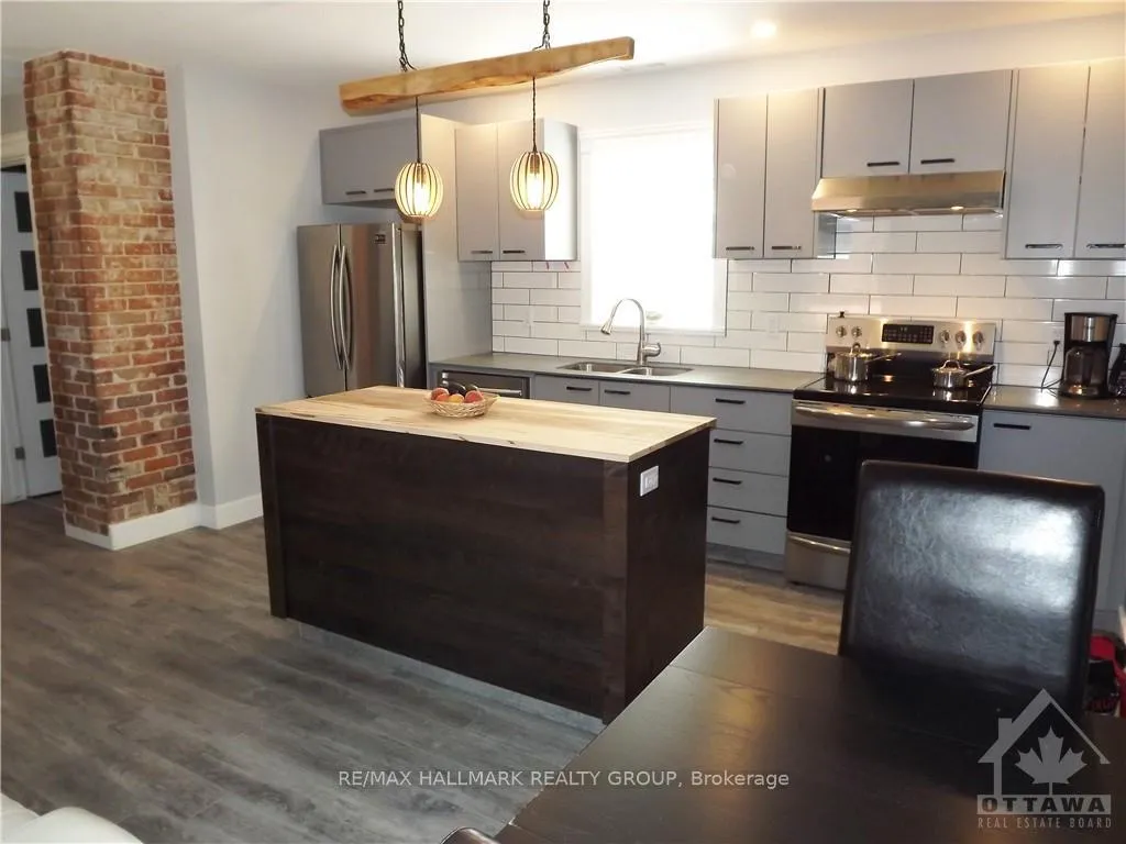 Photo 5 of Unit 2, 381 Cooper Street E, Ottawa, Ottawa Centre — HOMEH