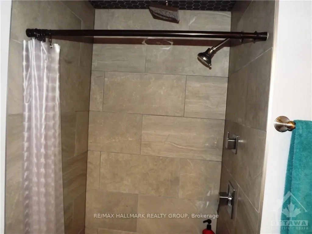 Photo 10 of Unit 2, 381 Cooper Street E, Ottawa, Ottawa Centre — HOMEH